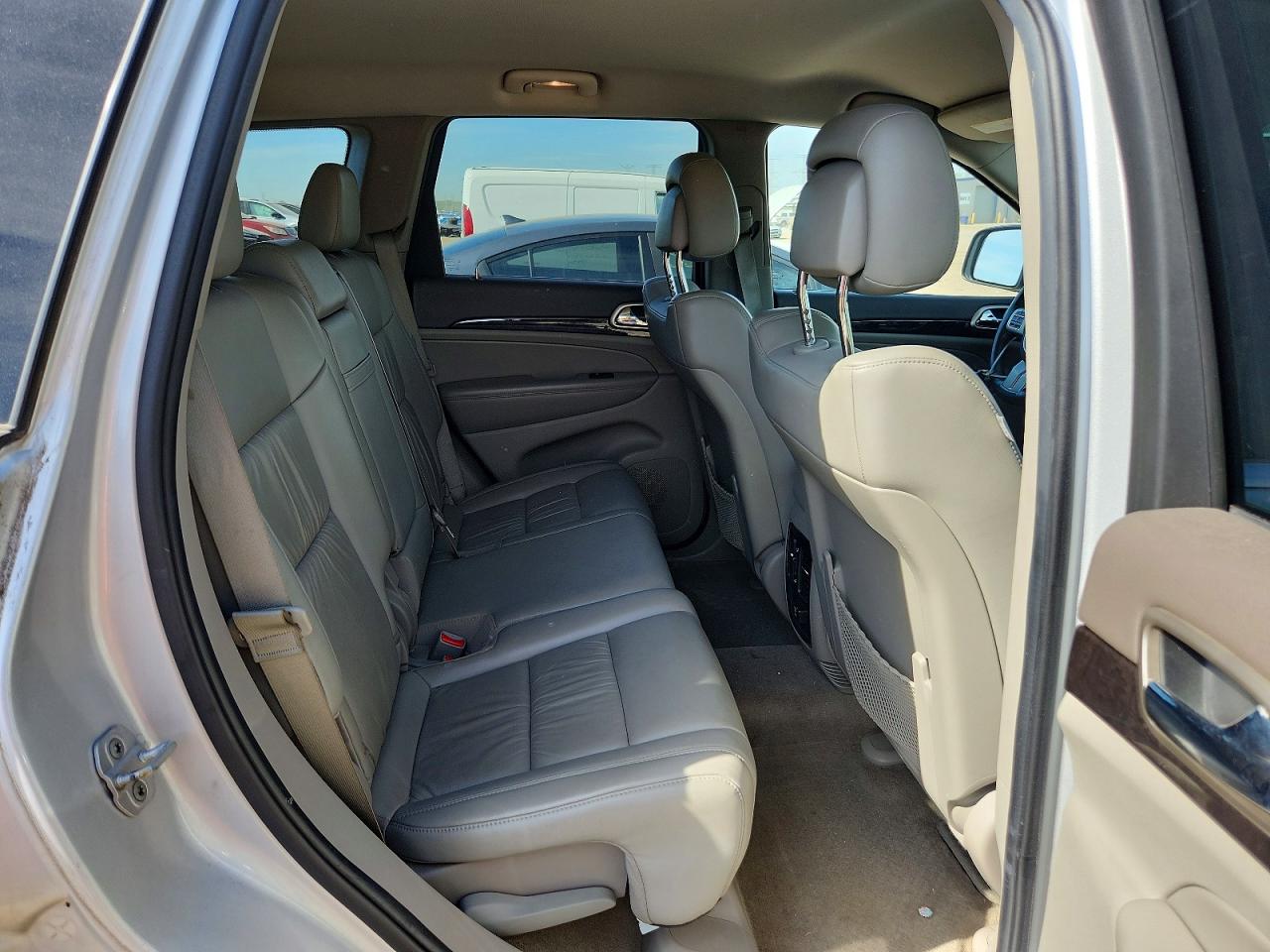 2011 Jeep Grand Cherokee Laredo Silver vin: 1J4RR4GG0BC508052
