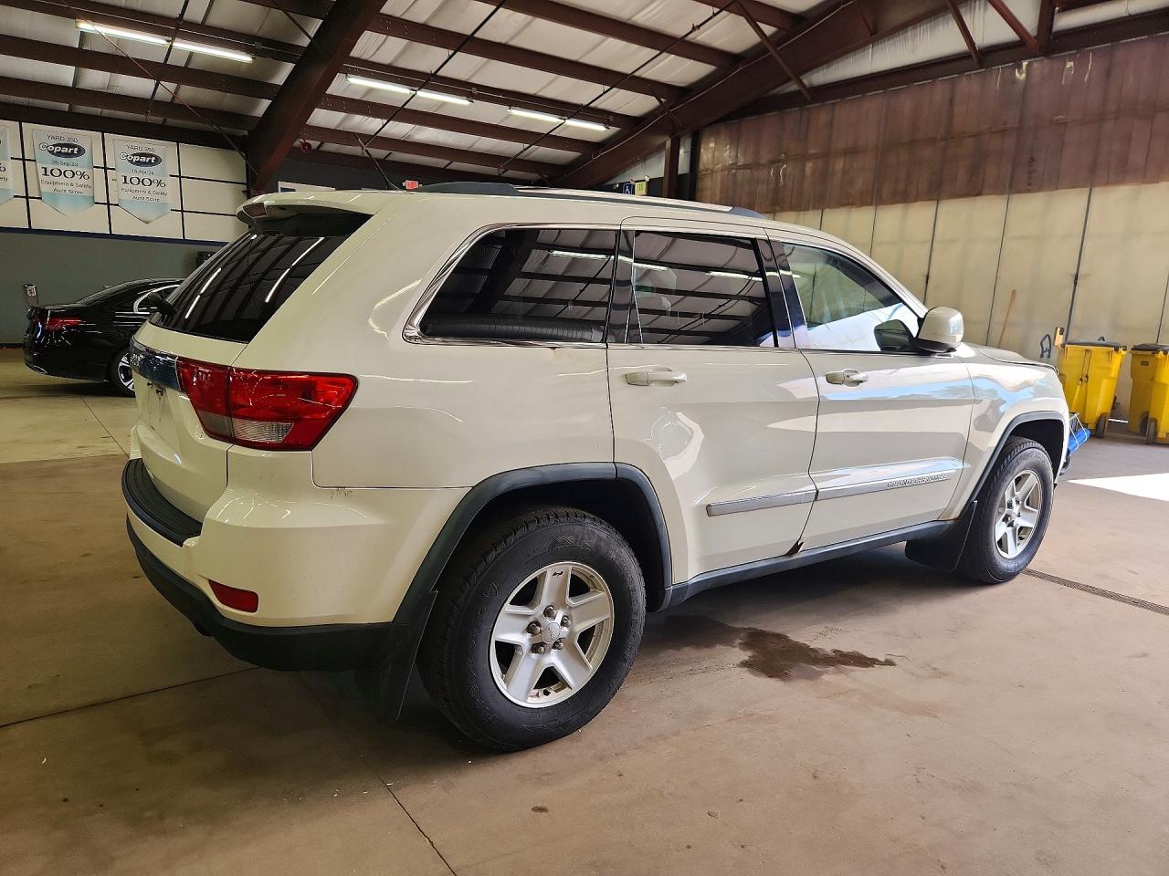 2011 Jeep Grand Cherokee Laredo White vin: 1J4RR4GG0BC525711