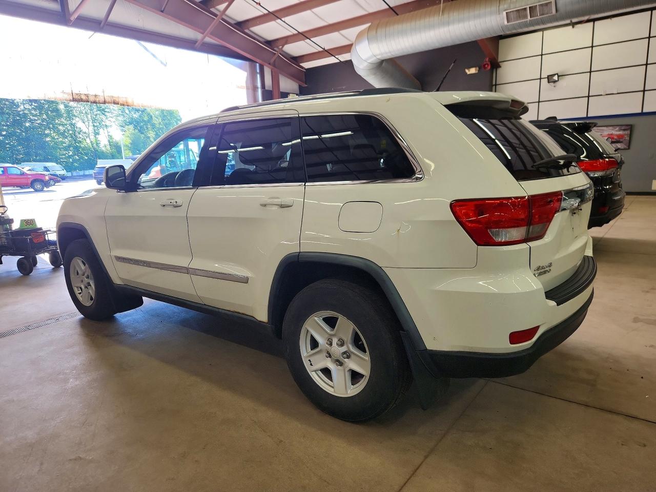 2011 Jeep Grand Cherokee Laredo White vin: 1J4RR4GG0BC525711