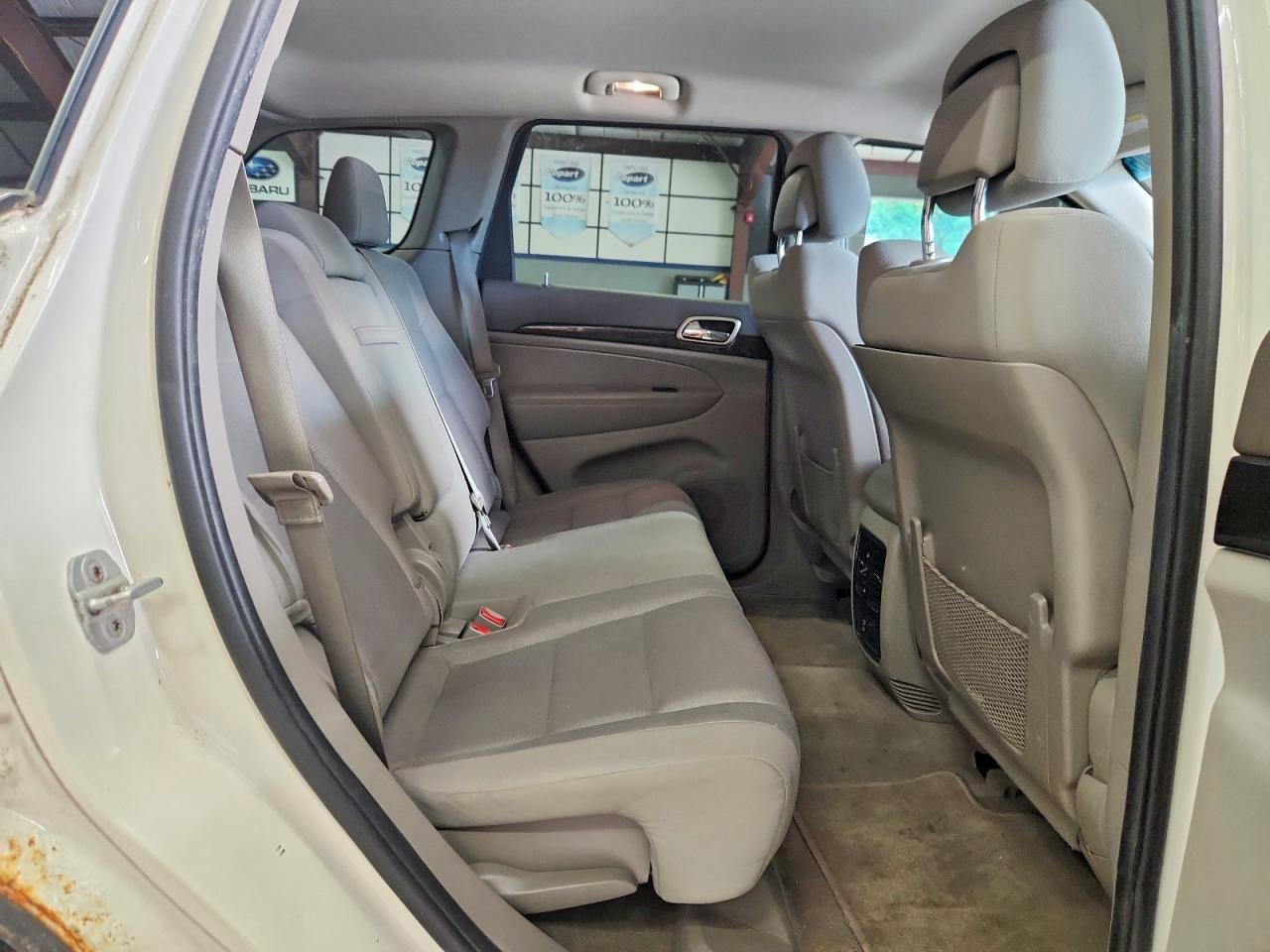 2011 Jeep Grand Cherokee Laredo White vin: 1J4RR4GG0BC525711