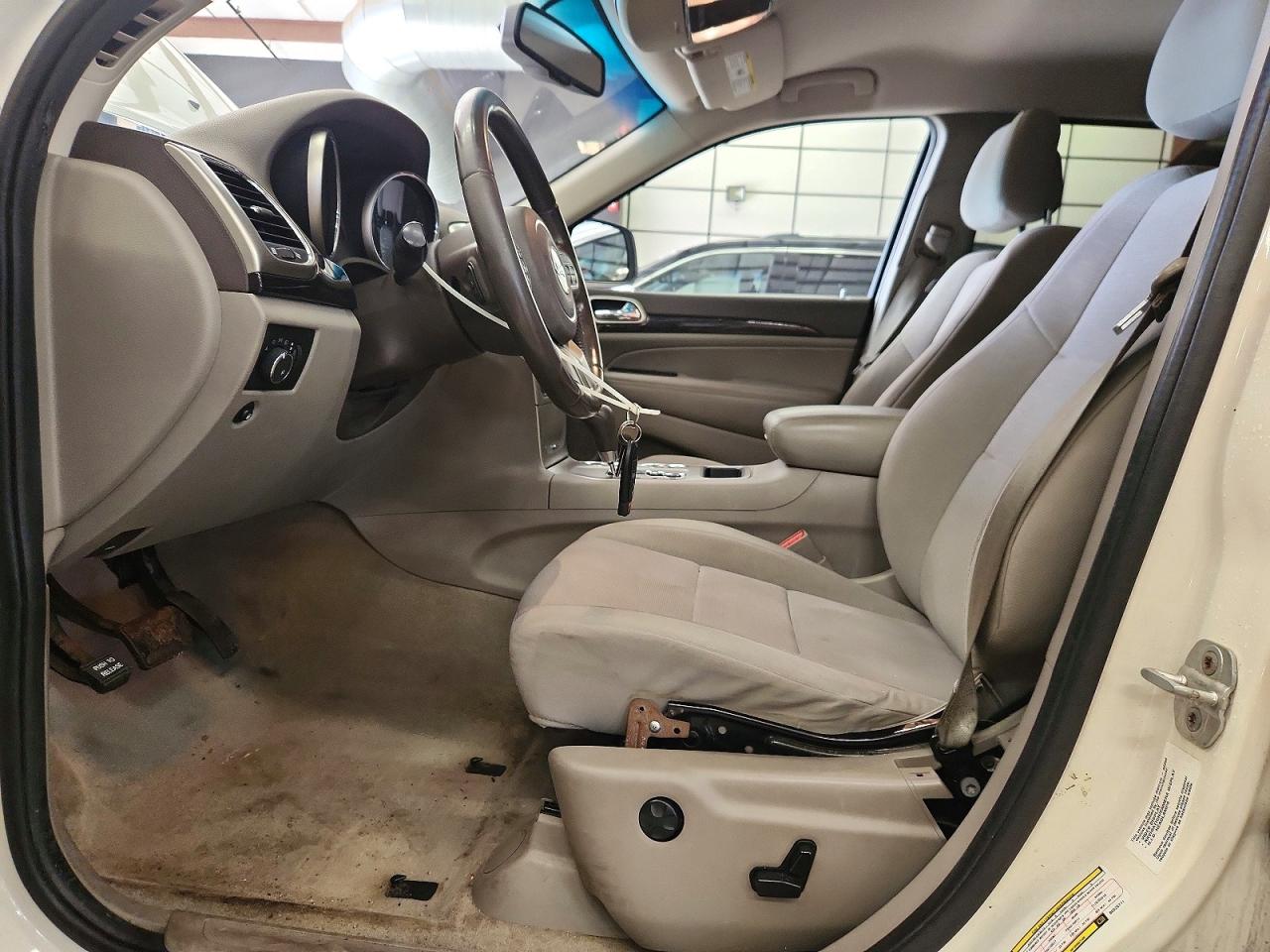 2011 Jeep Grand Cherokee Laredo White vin: 1J4RR4GG0BC525711