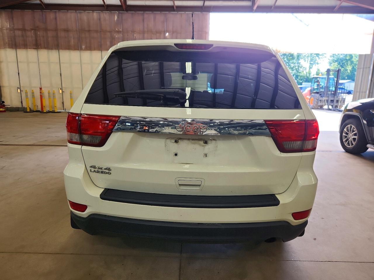 2011 Jeep Grand Cherokee Laredo White vin: 1J4RR4GG0BC525711