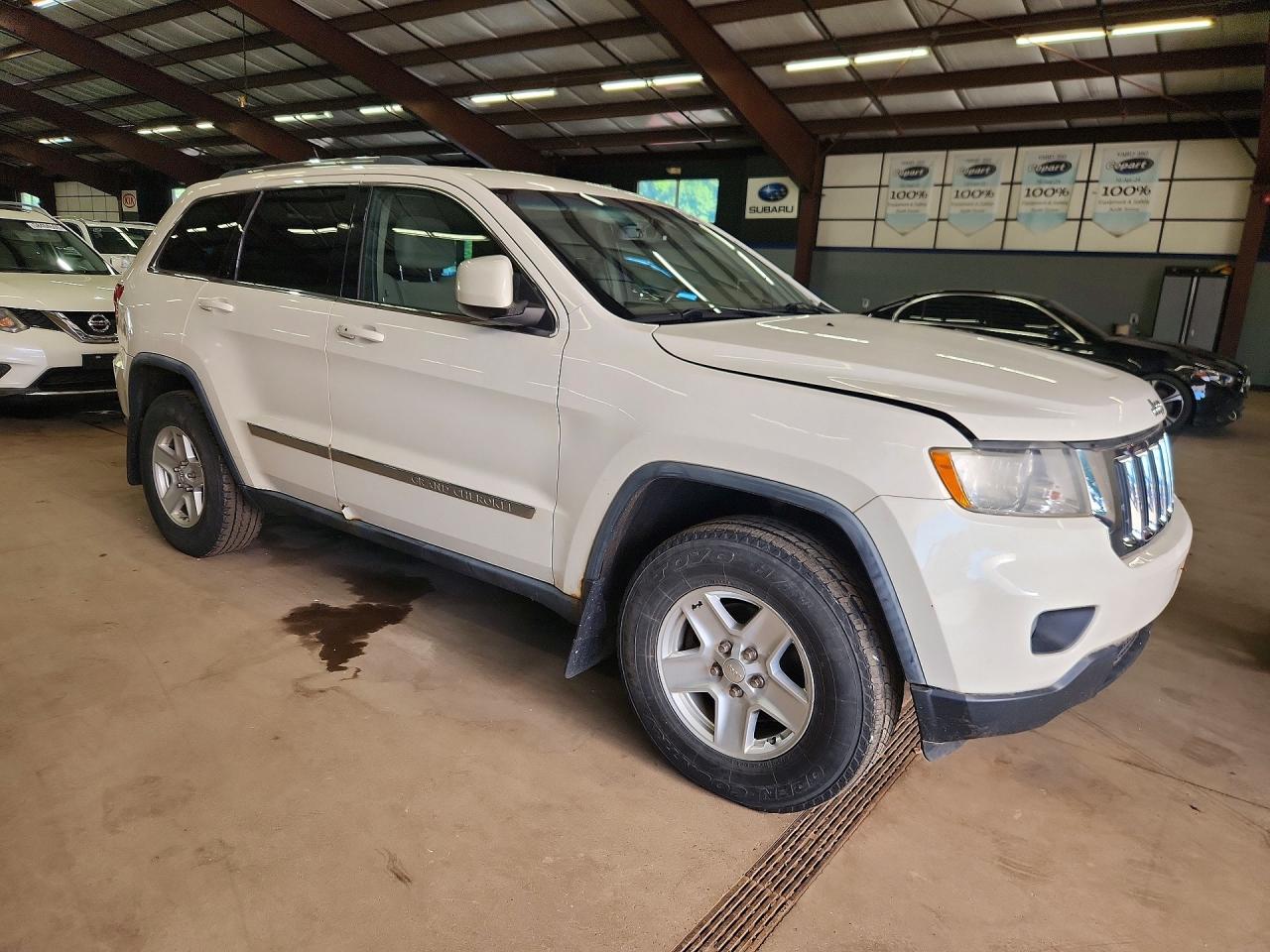 2011 Jeep Grand Cherokee Laredo White vin: 1J4RR4GG0BC525711