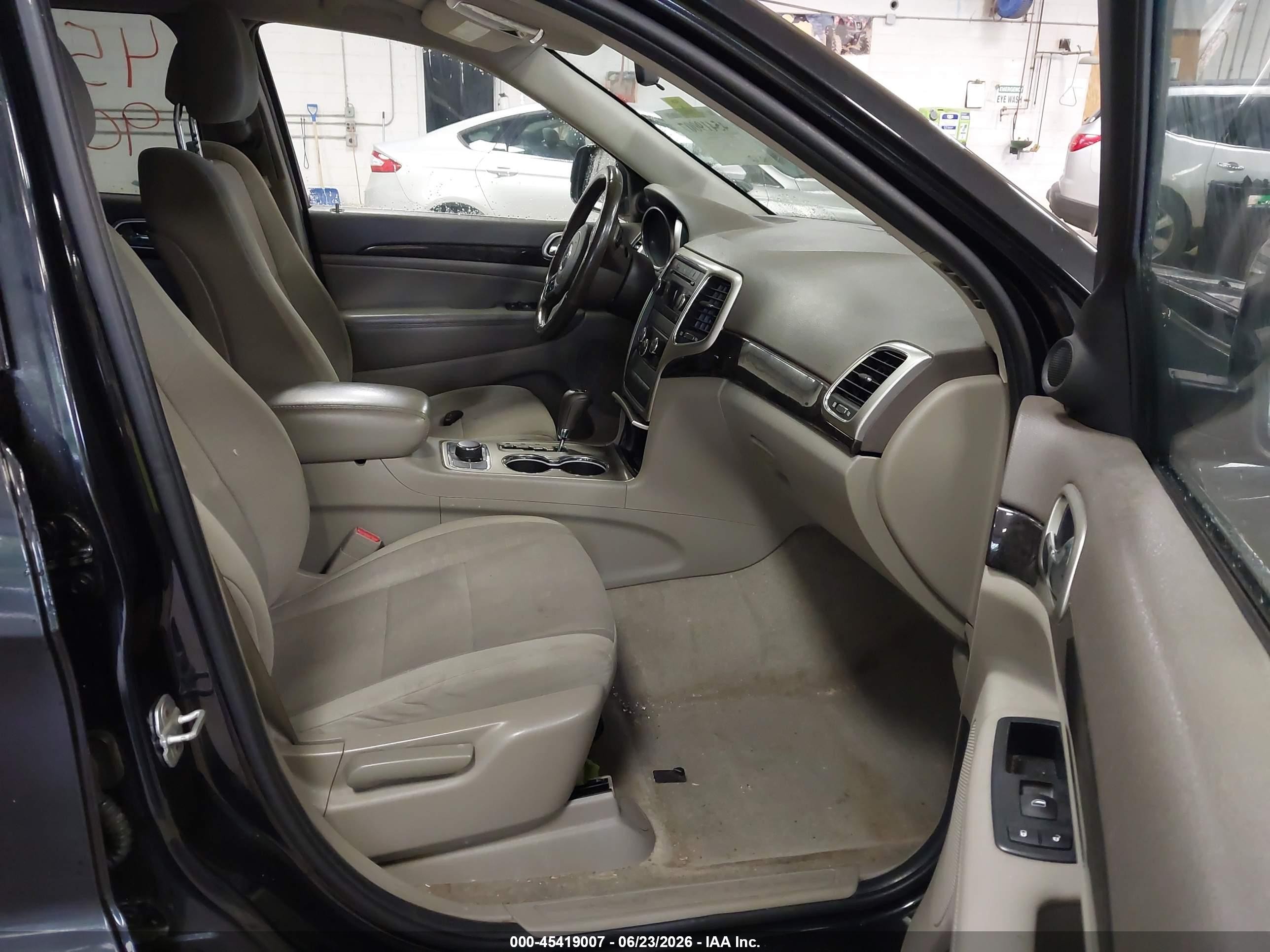 2011 Jeep Grand Cherokee Laredo Black vin: 1J4RR4GG0BC535381