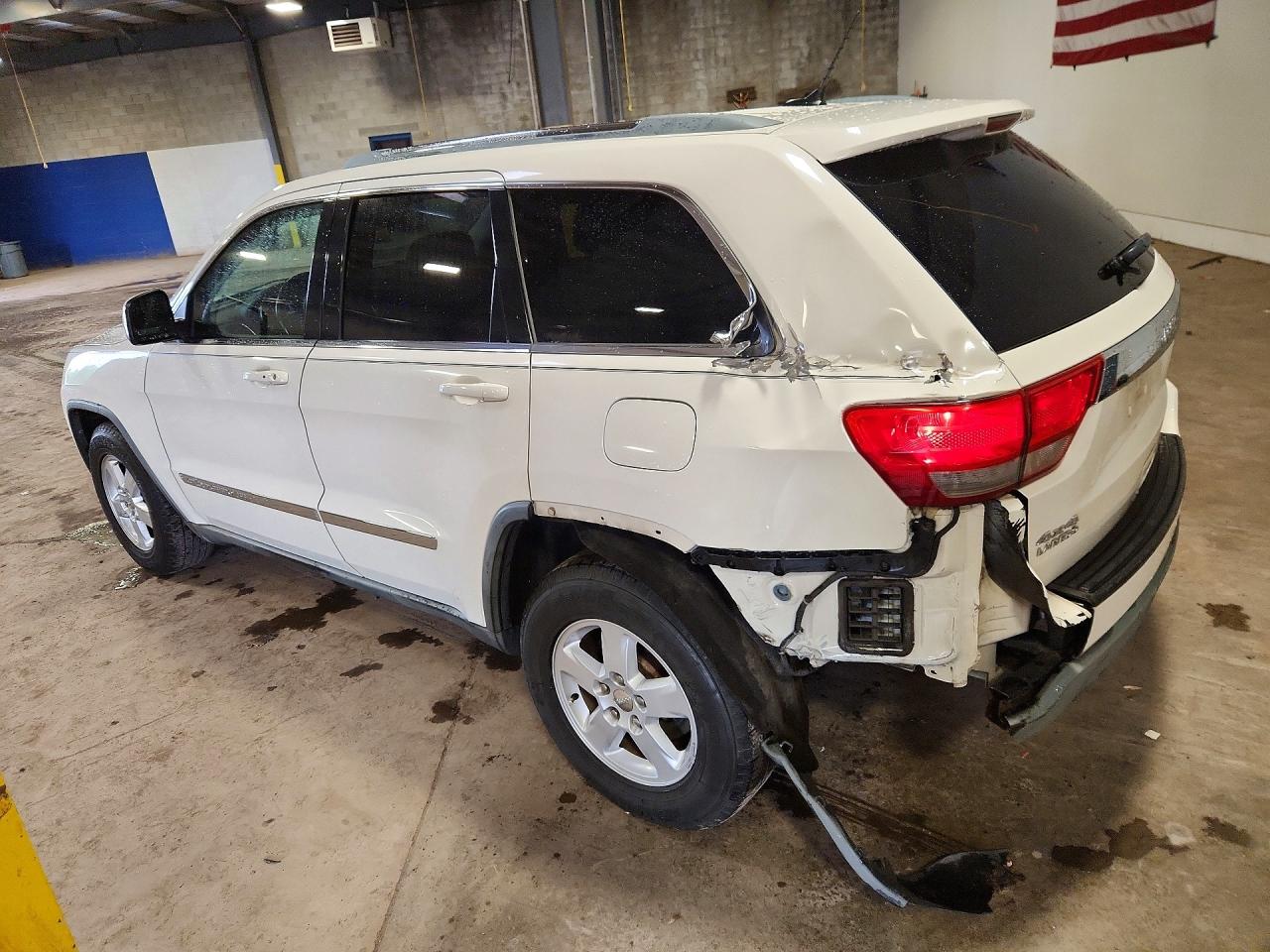2011 Jeep Grand Cherokee Laredo Белый vin: 1J4RR4GG0BC555128