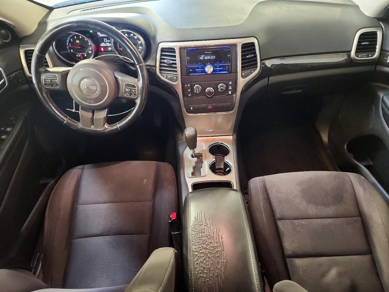 2011 Jeep Grand Cherokee Laredo Белый vin: 1J4RR4GG0BC555128