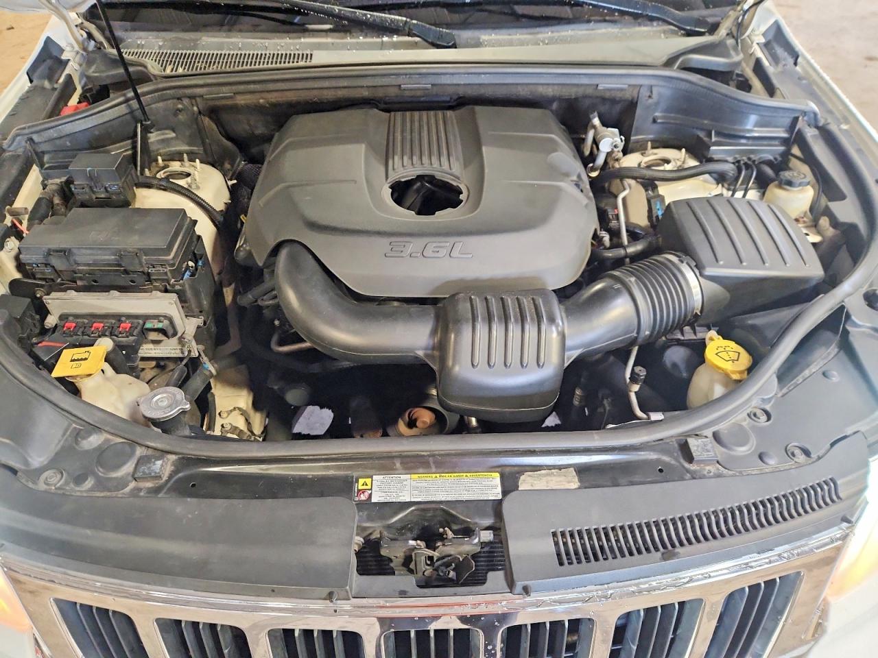 2011 Jeep Grand Cherokee Laredo Белый vin: 1J4RR4GG0BC555128