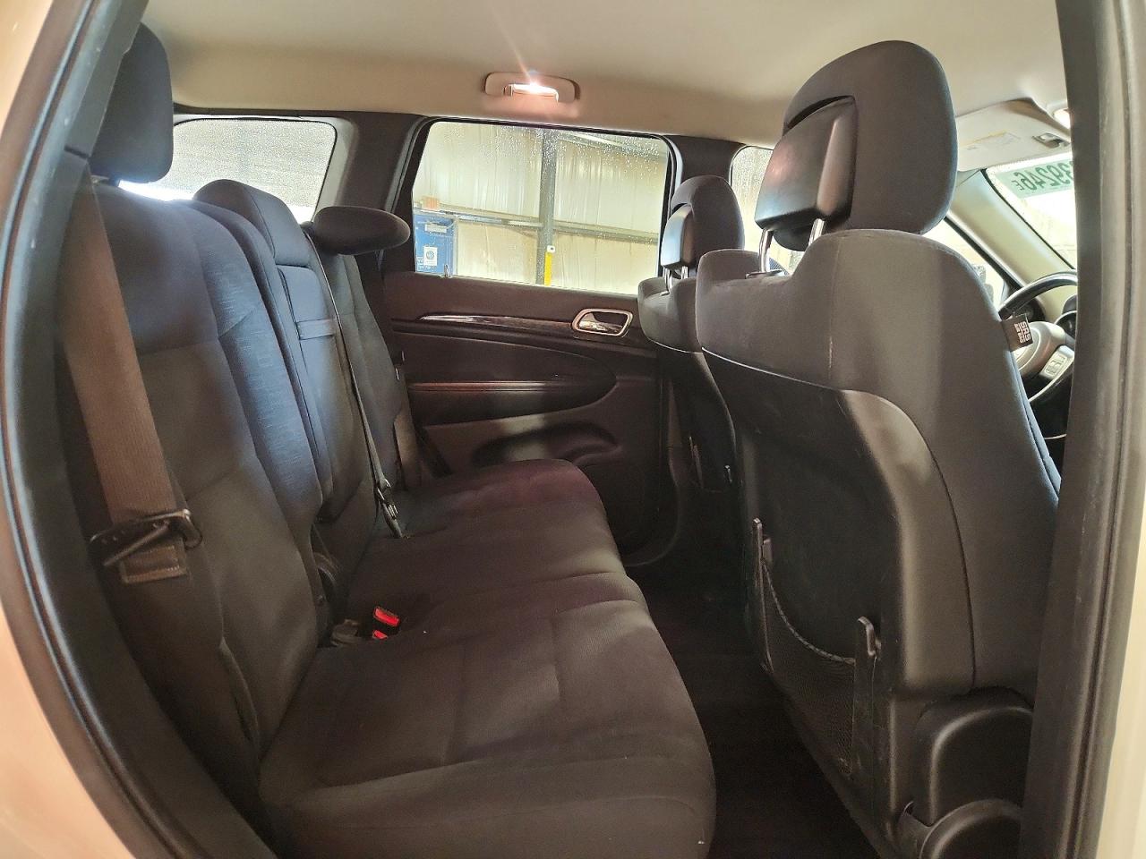 2011 Jeep Grand Cherokee Laredo Белый vin: 1J4RR4GG0BC555128
