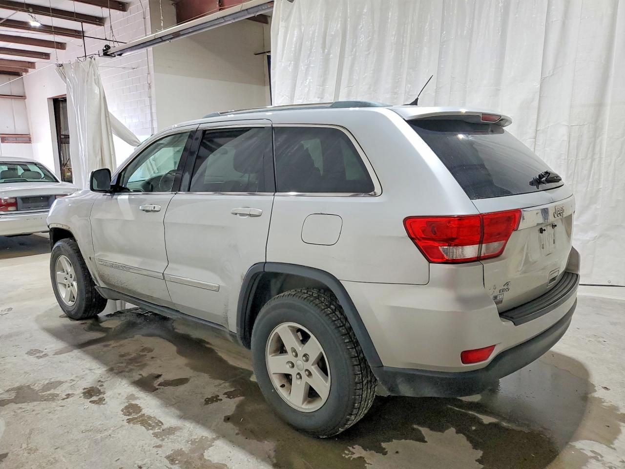 2011 Jeep Grand Cherokee Laredo Silver vin: 1J4RR4GG0BC572463