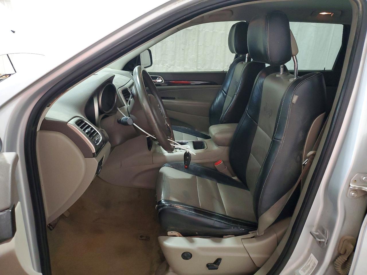 2011 Jeep Grand Cherokee Laredo Silver vin: 1J4RR4GG0BC572463