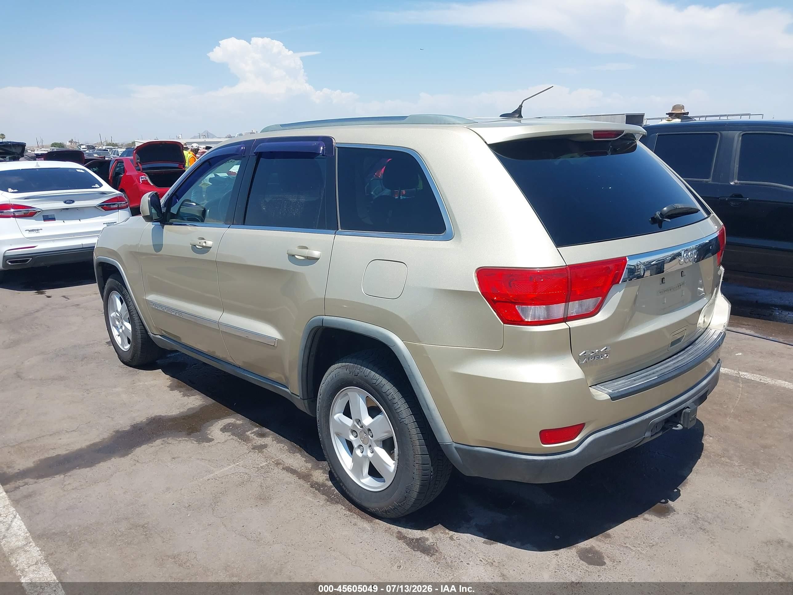 2011 Jeep Grand Cherokee Laredo Beige vin: 1J4RR4GG0BC577162
