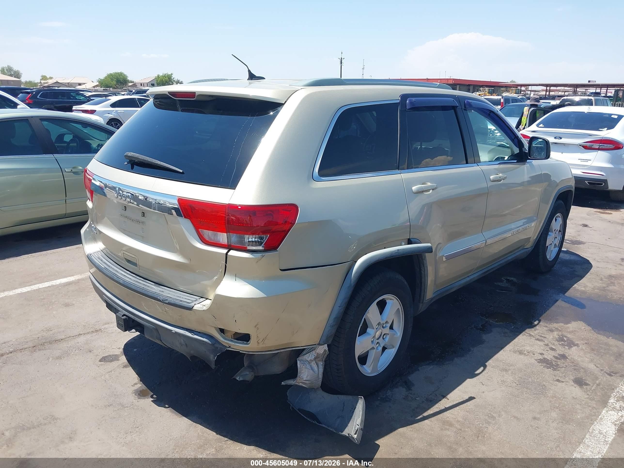 2011 Jeep Grand Cherokee Laredo Beige vin: 1J4RR4GG0BC577162