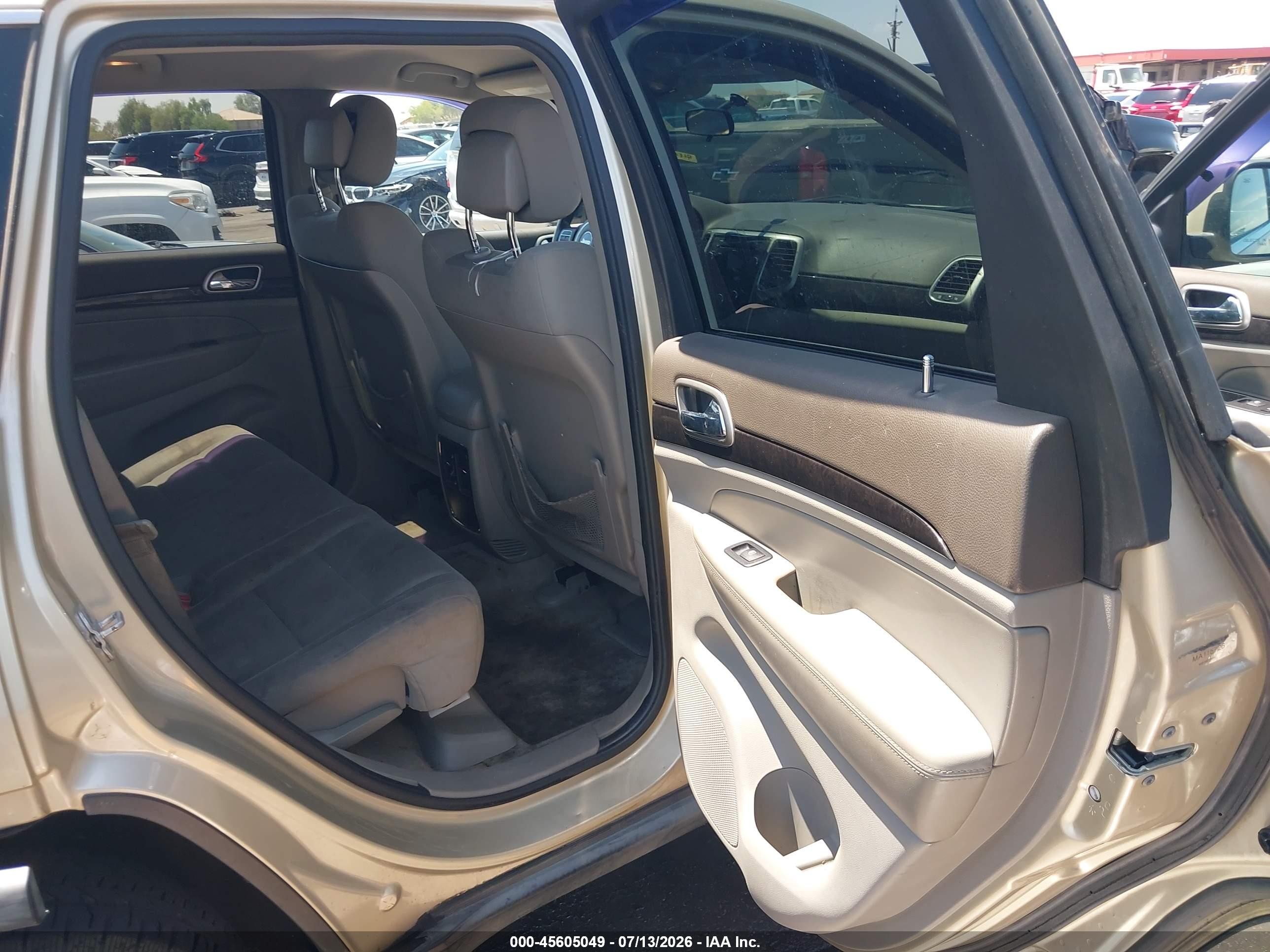 2011 Jeep Grand Cherokee Laredo Beige vin: 1J4RR4GG0BC577162