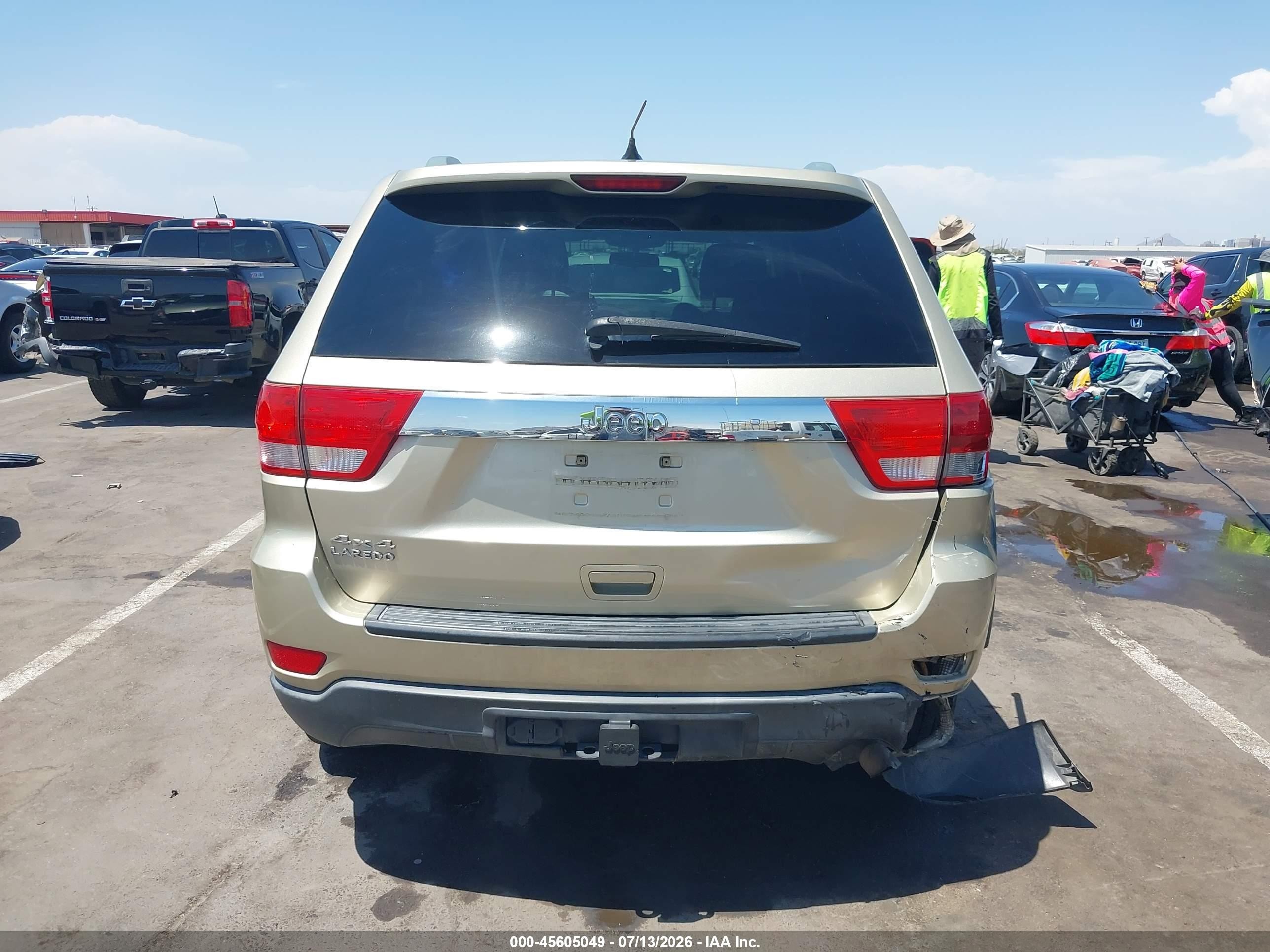 2011 Jeep Grand Cherokee Laredo Beige vin: 1J4RR4GG0BC577162