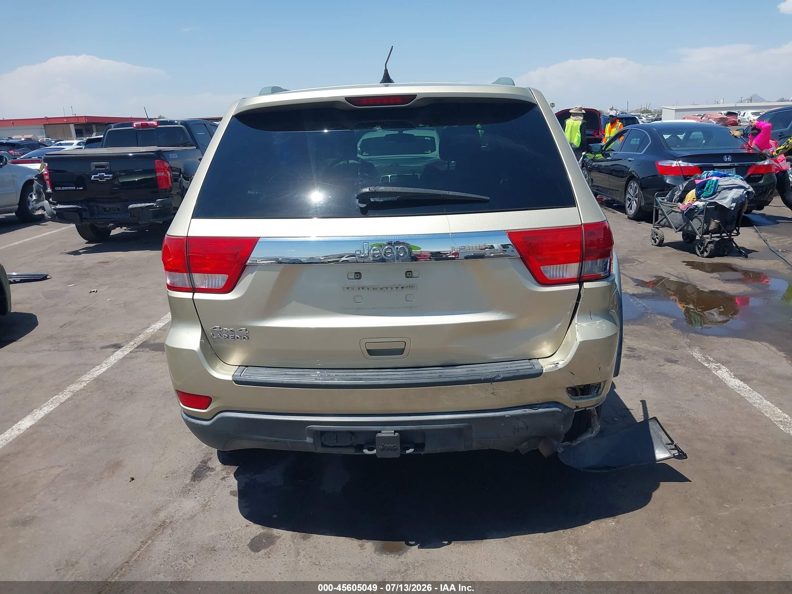 2011 Jeep Grand Cherokee Laredo Beige vin: 1J4RR4GG0BC577162