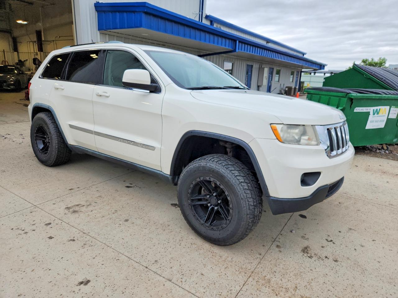 2011 Jeep Grand Cherokee Laredo White vin: 1J4RR4GG0BC582054