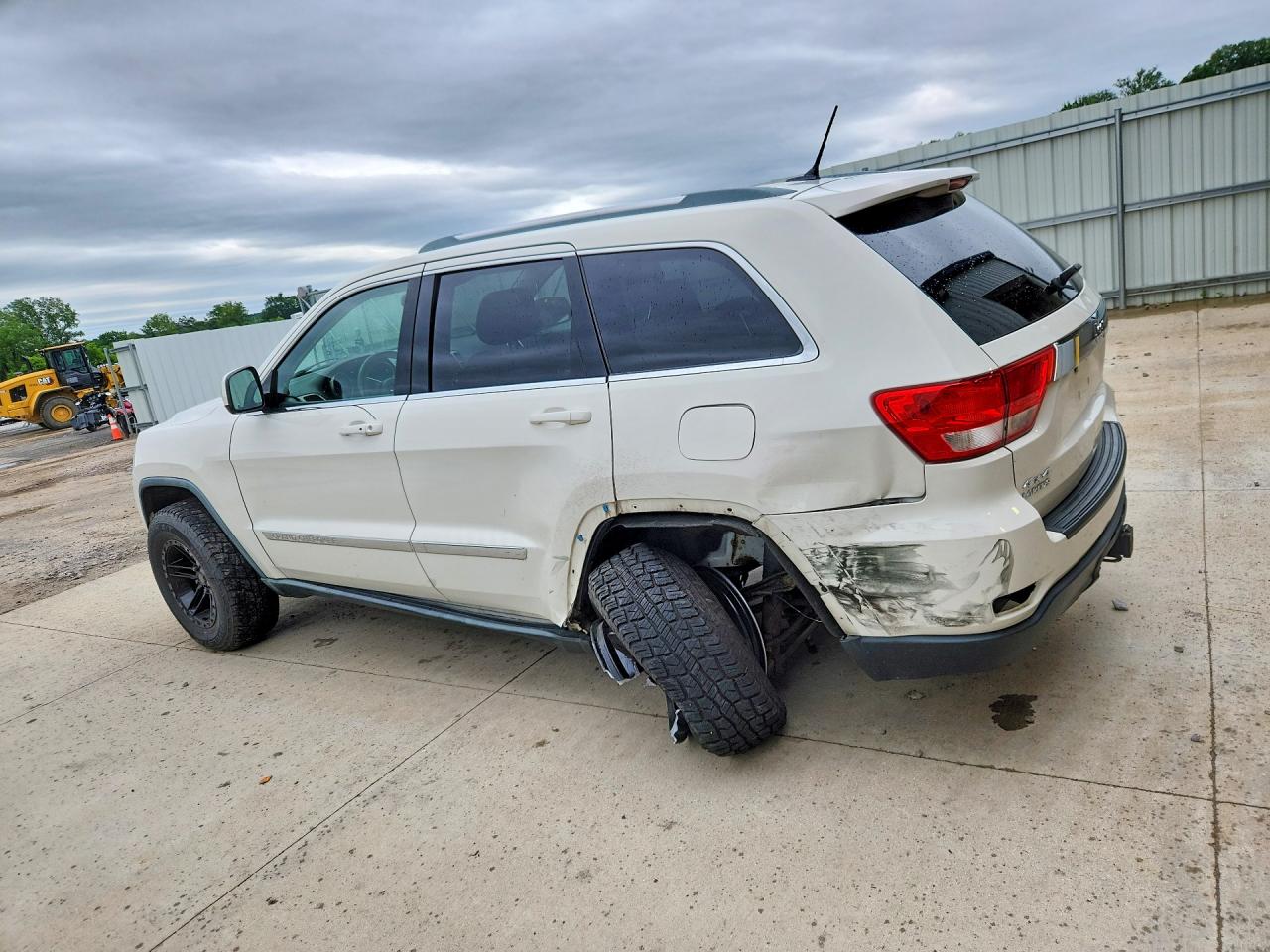2011 Jeep Grand Cherokee Laredo White vin: 1J4RR4GG0BC582054