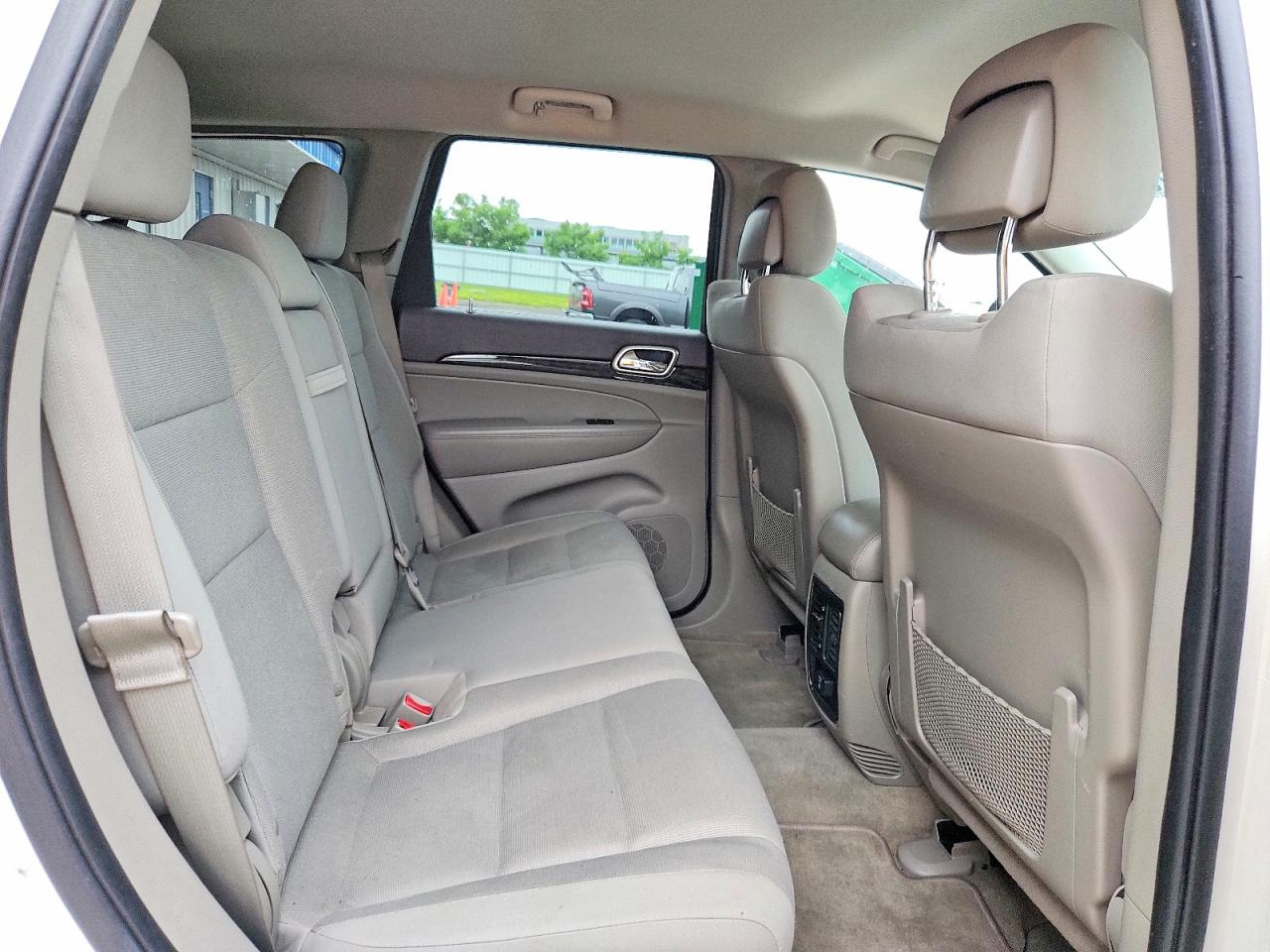 2011 Jeep Grand Cherokee Laredo White vin: 1J4RR4GG0BC582054