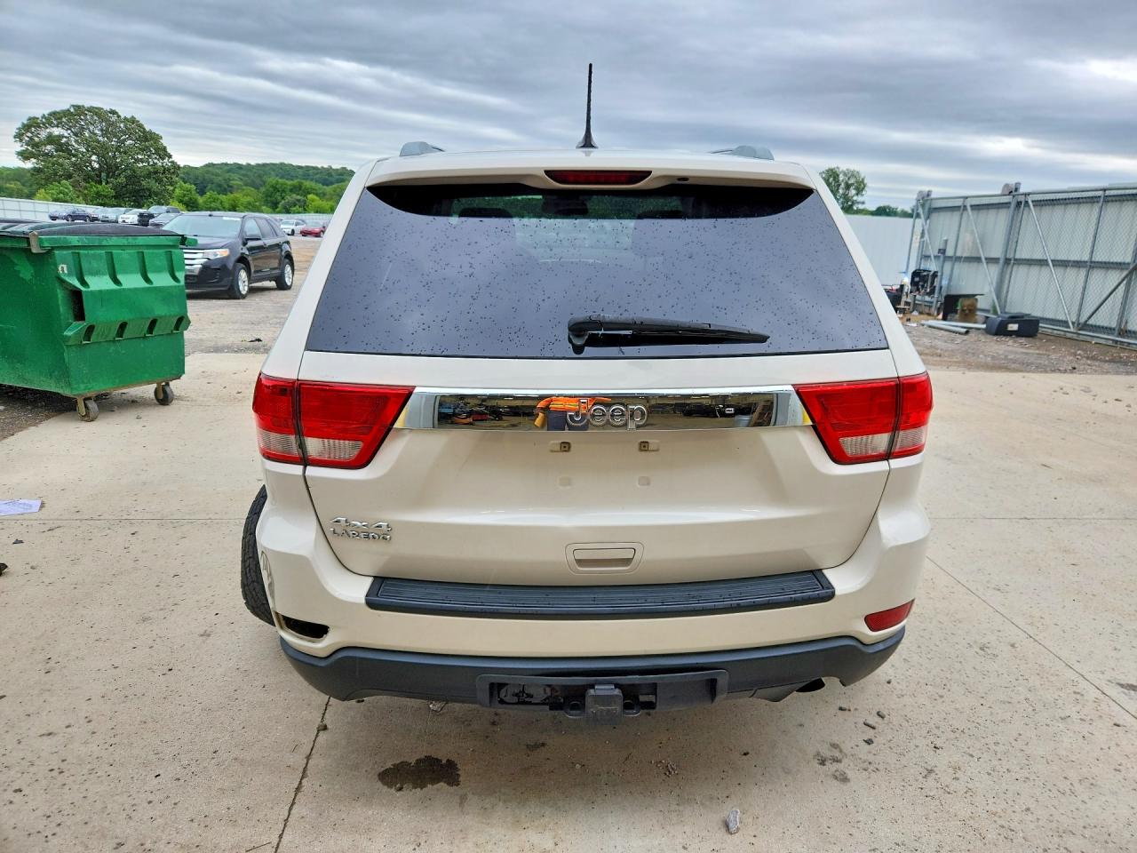 2011 Jeep Grand Cherokee Laredo White vin: 1J4RR4GG0BC582054