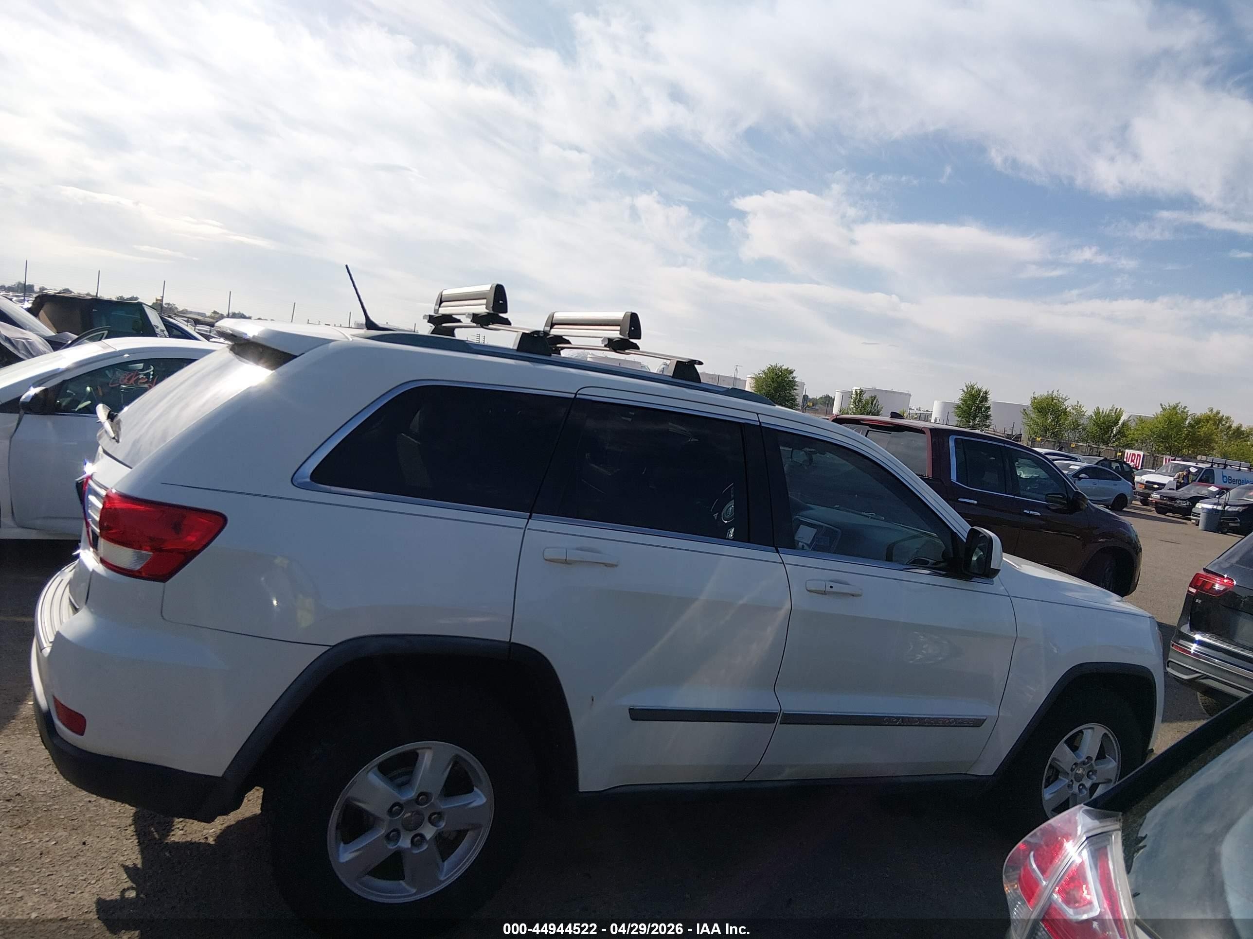 2011 Jeep Grand Cherokee Laredo White vin: 1J4RR4GG0BC585732
