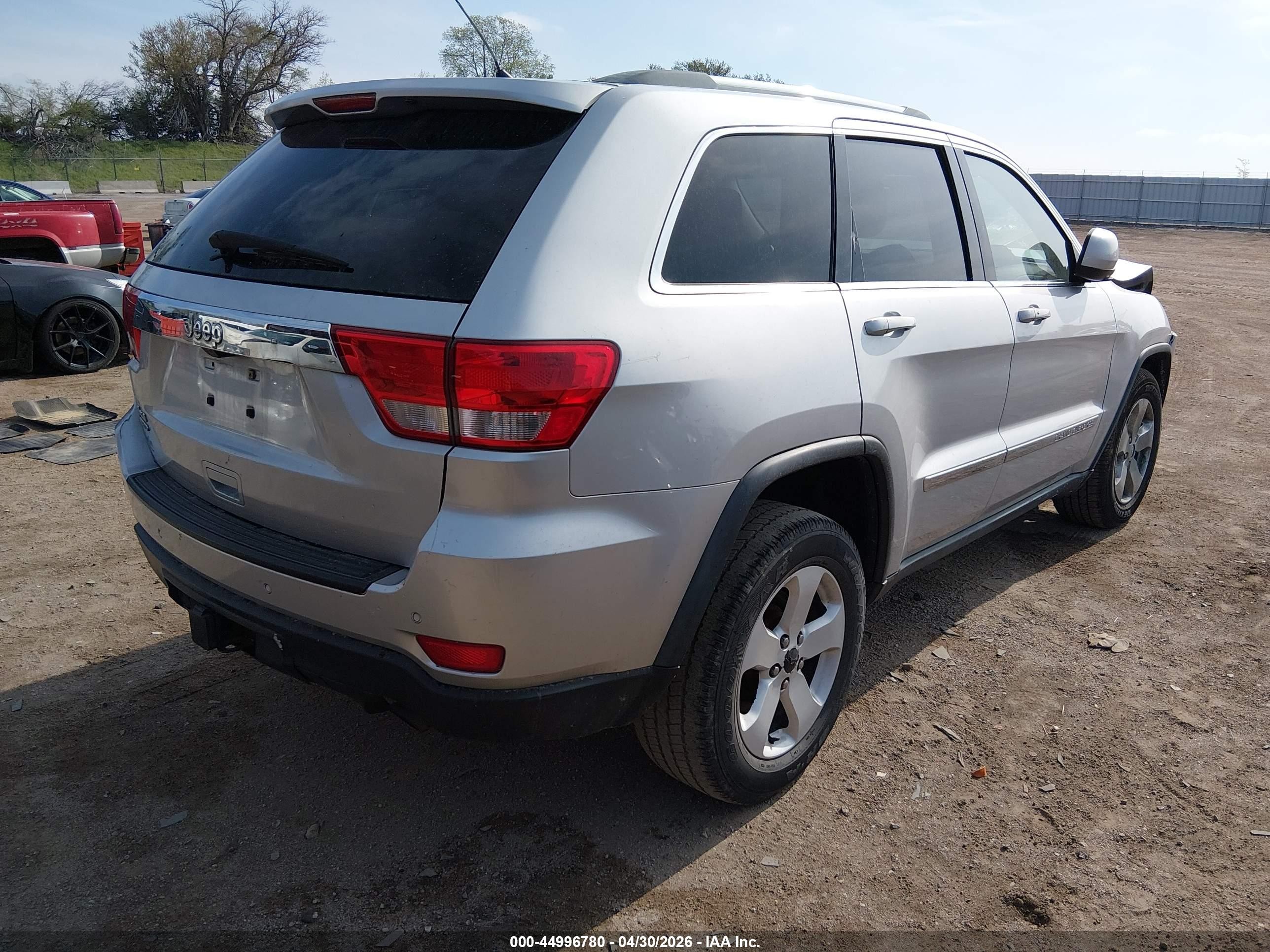 2011 Jeep Grand Cherokee Laredo Silver vin: 1J4RR4GG0BC597959