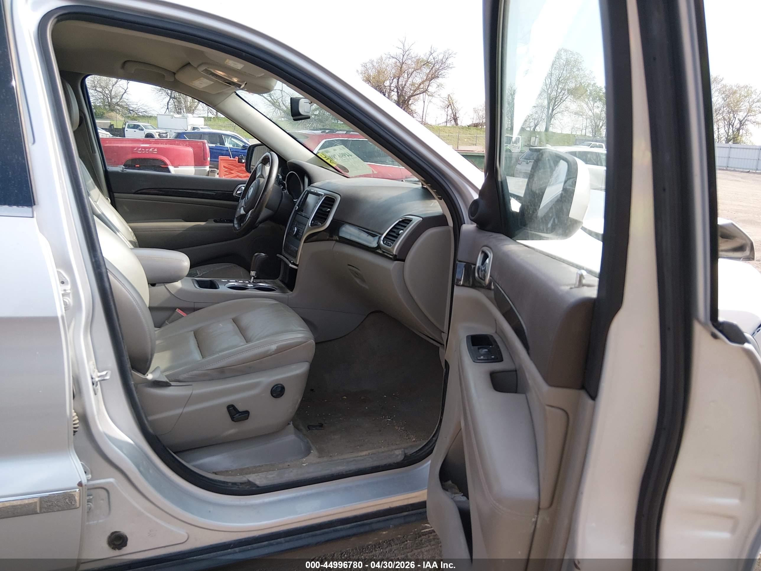 2011 Jeep Grand Cherokee Laredo Silver vin: 1J4RR4GG0BC597959