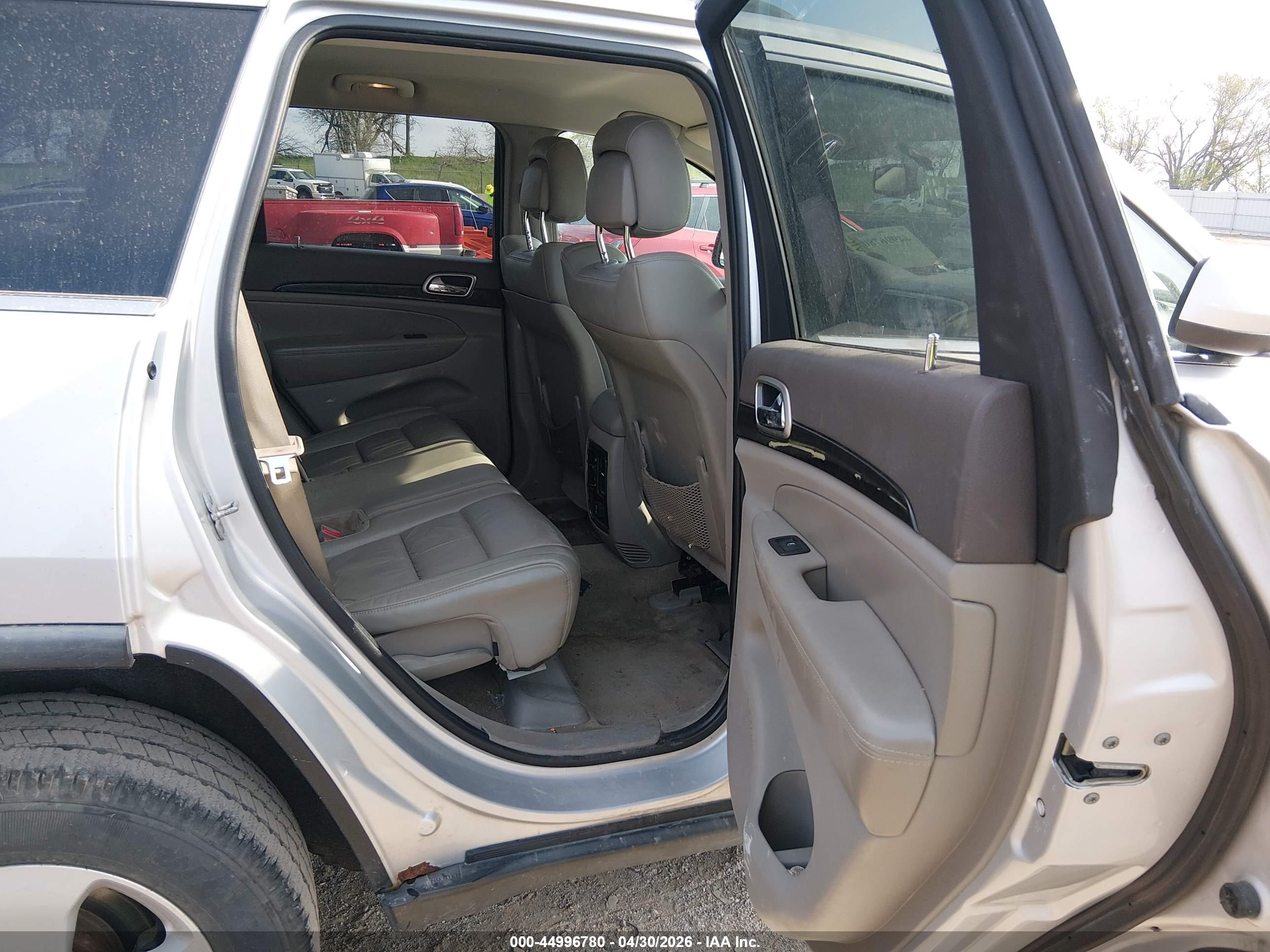 2011 Jeep Grand Cherokee Laredo Silver vin: 1J4RR4GG0BC597959