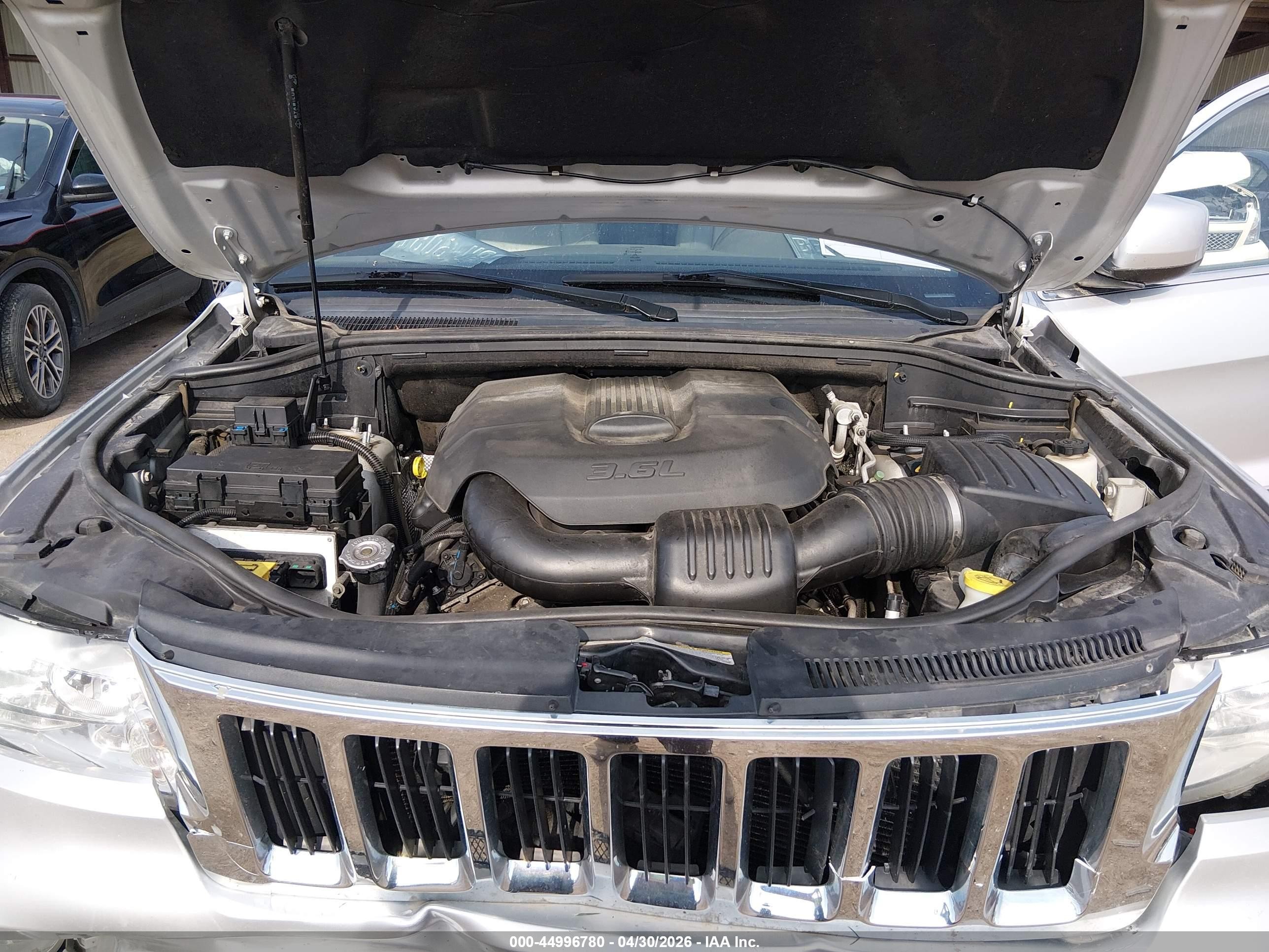 2011 Jeep Grand Cherokee Laredo Silver vin: 1J4RR4GG0BC597959