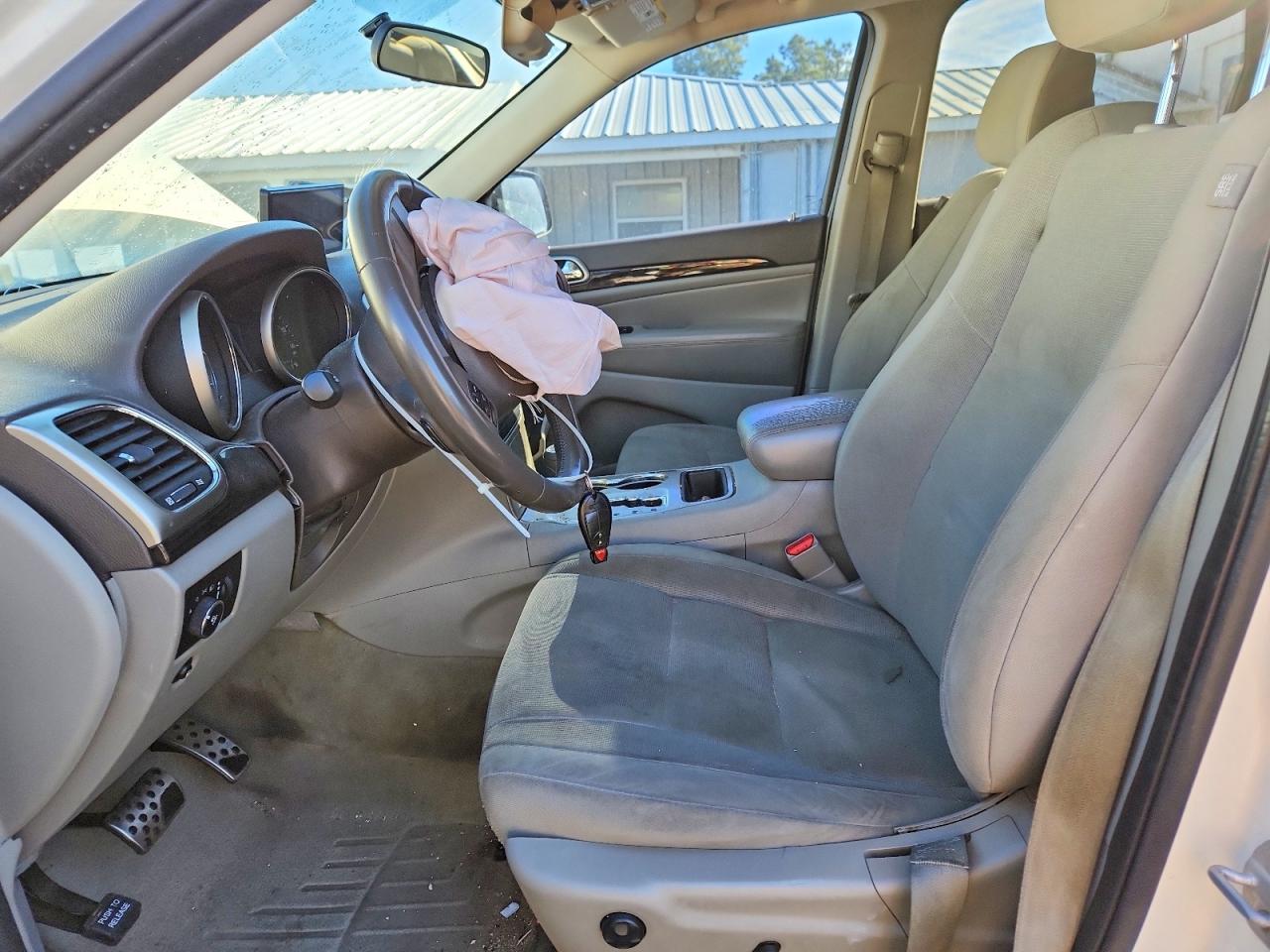 2011 Jeep Grand Cherokee Laredo Белый vin: 1J4RR4GG0BC616347
