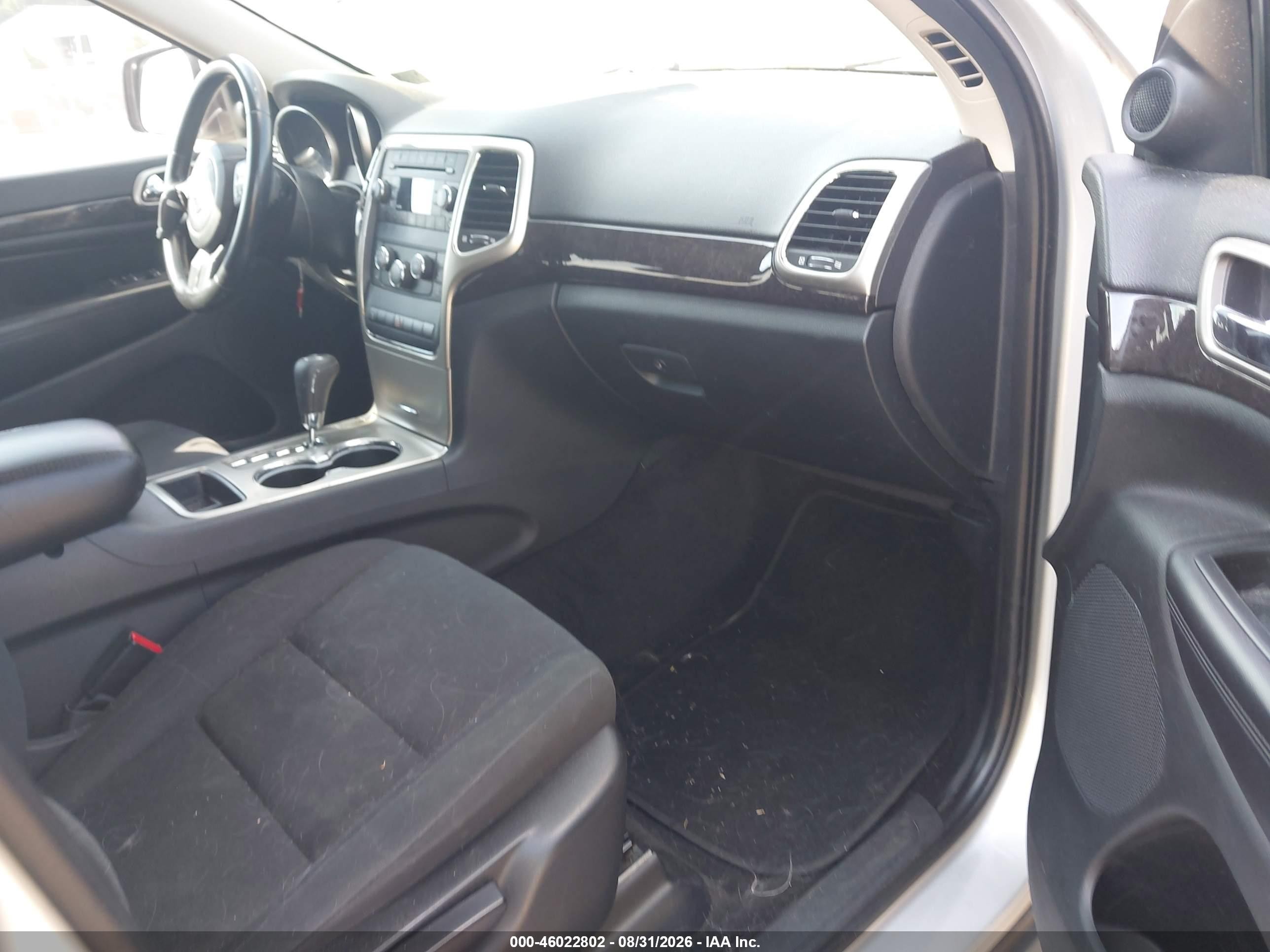 2011 Jeep Grand Cherokee Laredo Silver vin: 1J4RR4GG0BC625677