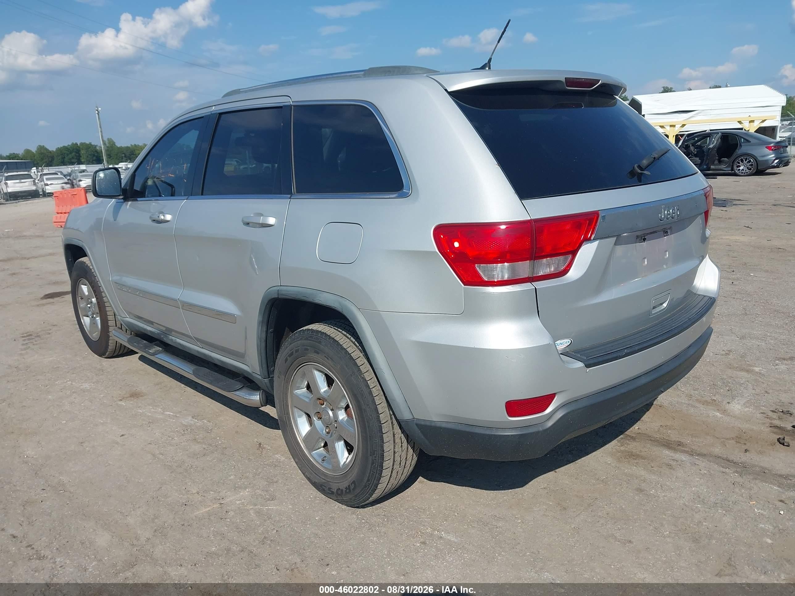 2011 Jeep Grand Cherokee Laredo Silver vin: 1J4RR4GG0BC625677