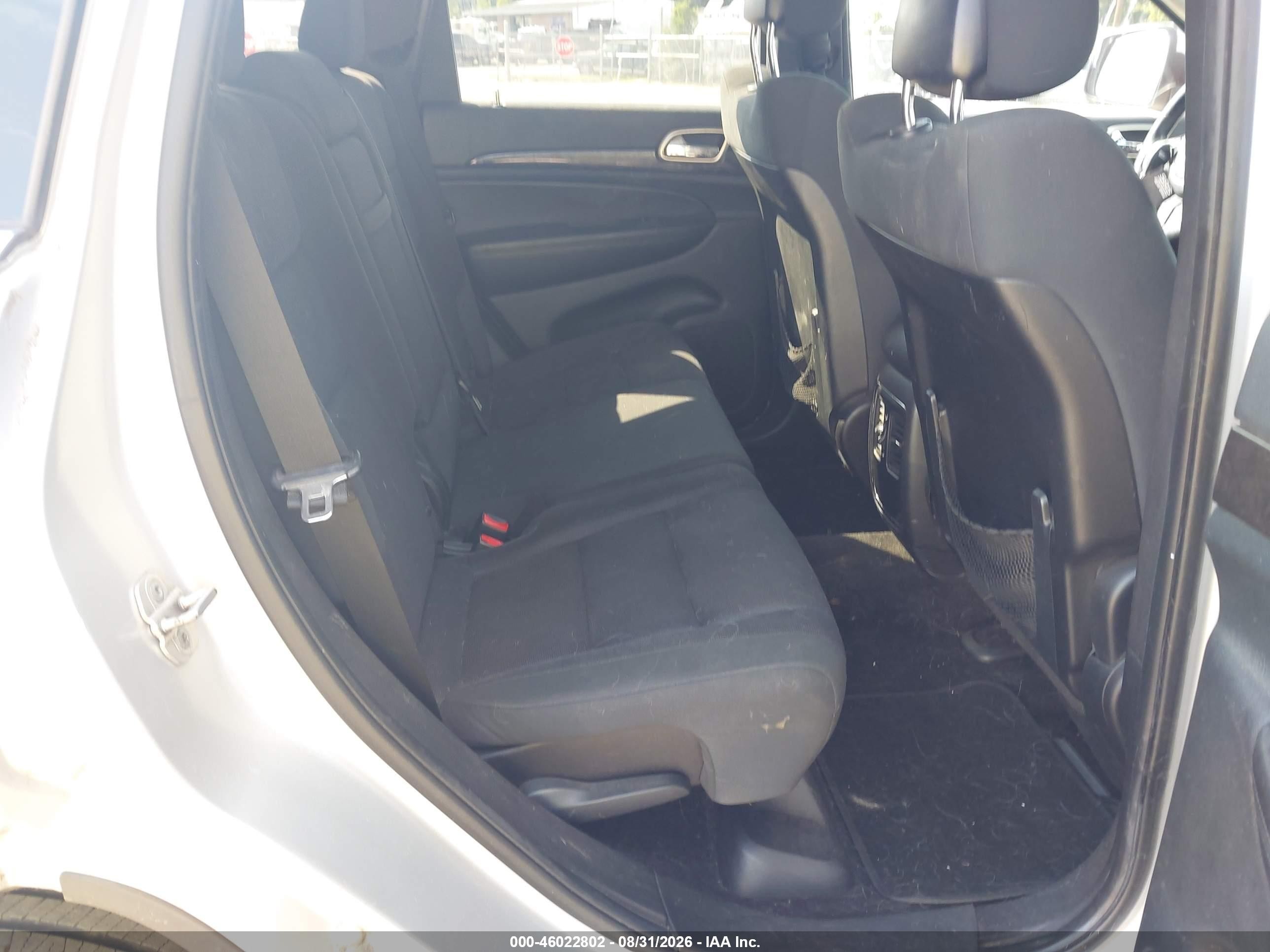 2011 Jeep Grand Cherokee Laredo Silver vin: 1J4RR4GG0BC625677