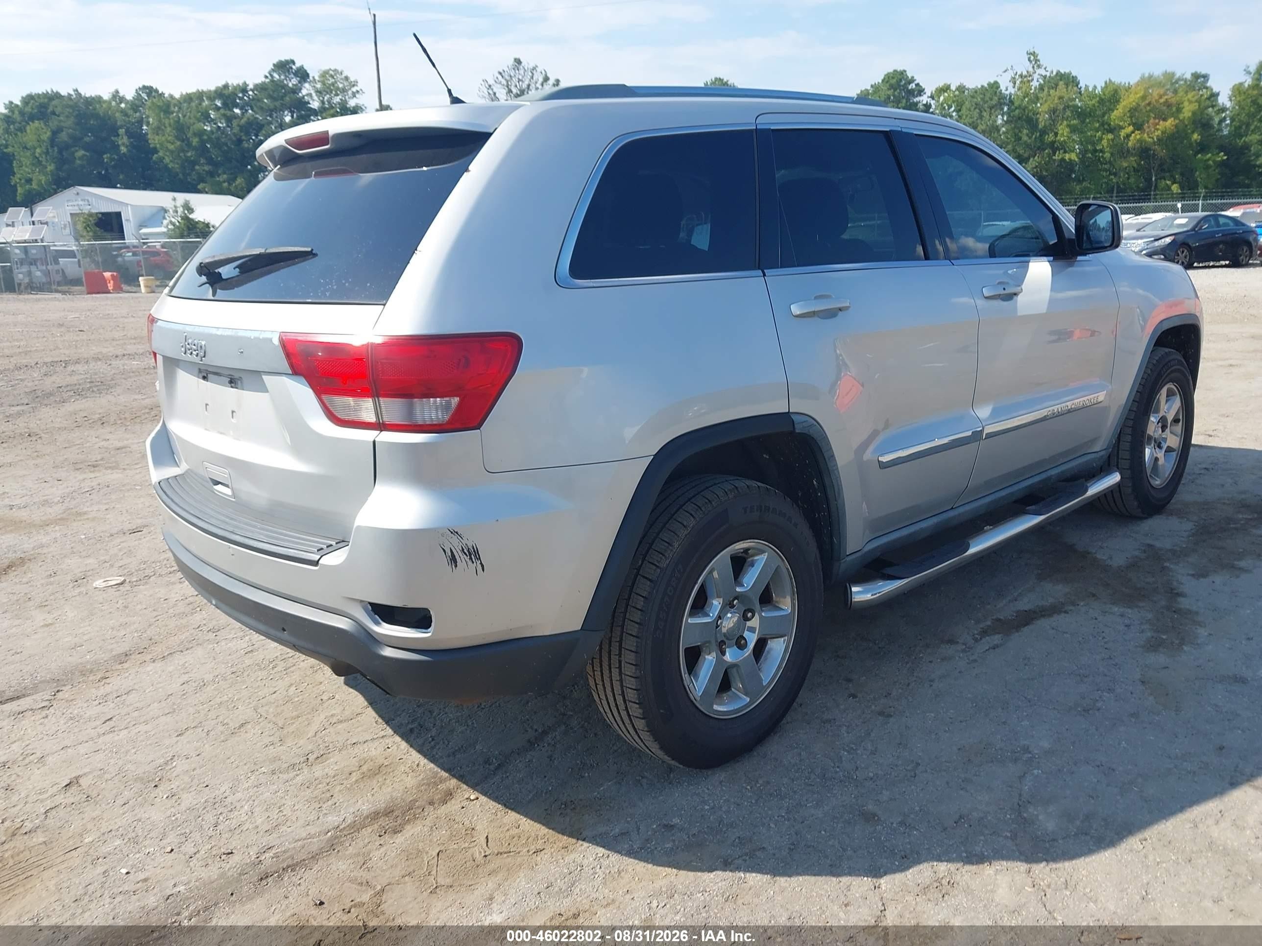 2011 Jeep Grand Cherokee Laredo Silver vin: 1J4RR4GG0BC625677