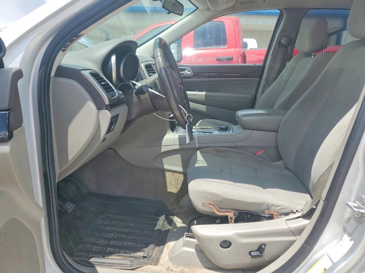 2011 Jeep Grand Cherokee Laredo Silver vin: 1J4RR4GG0BC660946