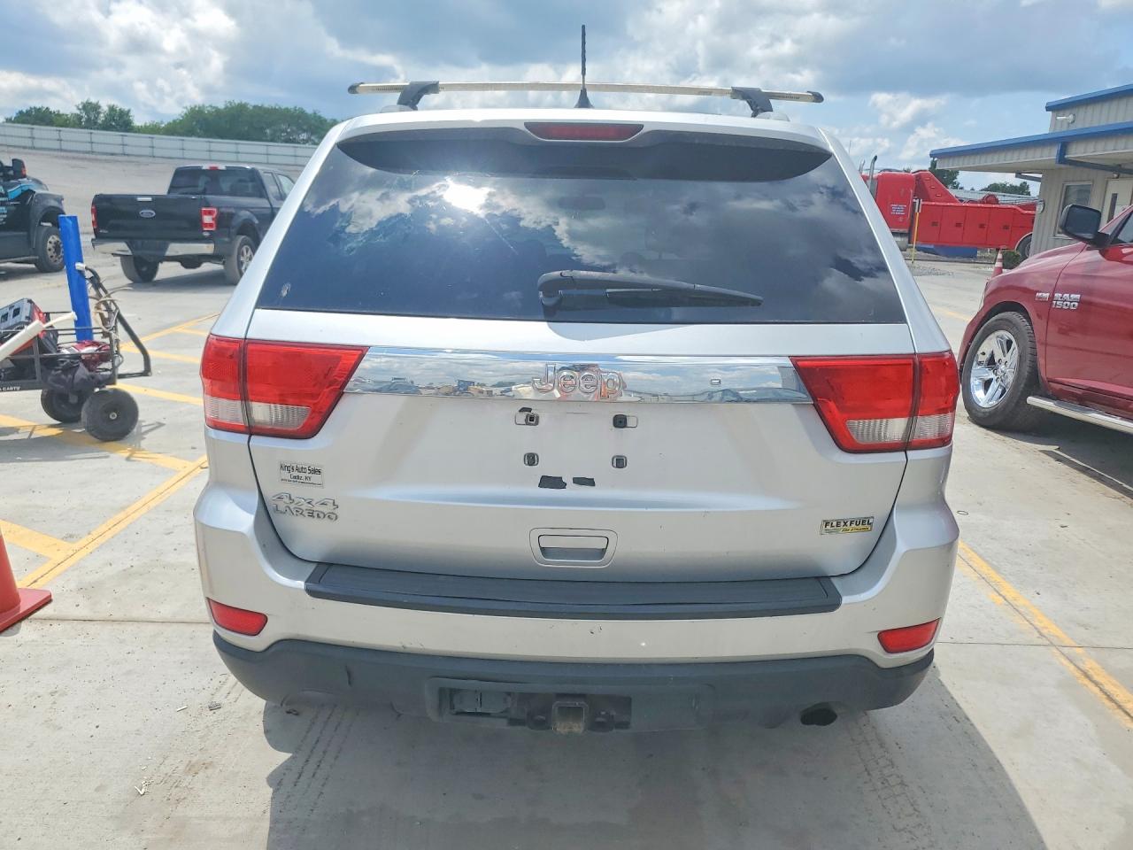 2011 Jeep Grand Cherokee Laredo Silver vin: 1J4RR4GG0BC660946