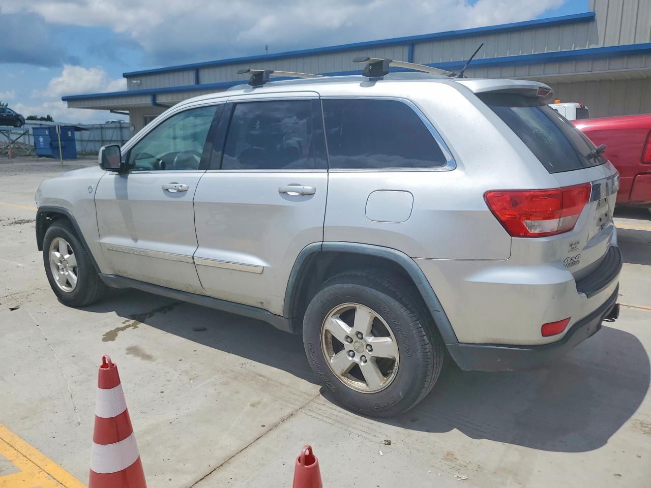 2011 Jeep Grand Cherokee Laredo Silver vin: 1J4RR4GG0BC660946
