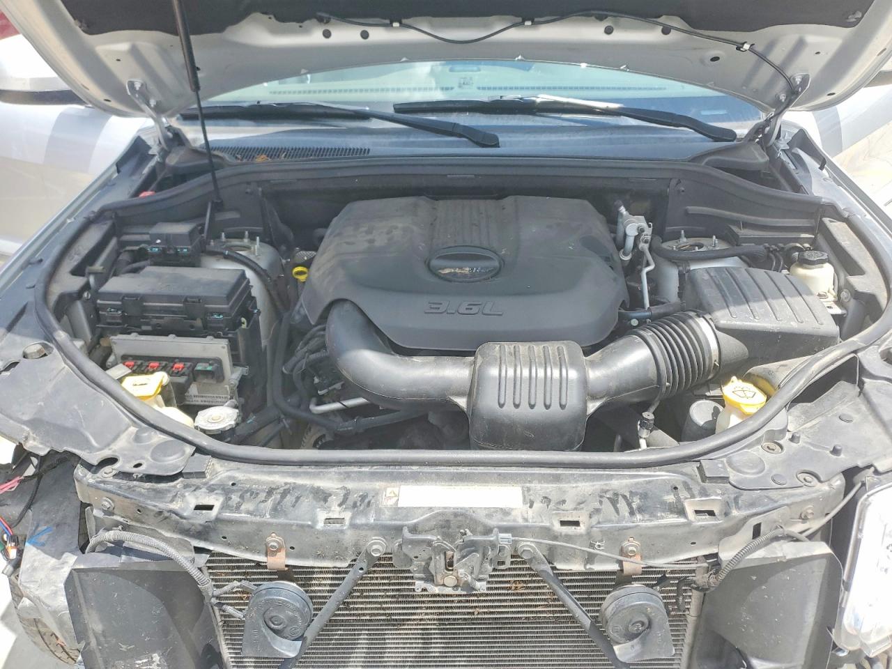 2011 Jeep Grand Cherokee Laredo Silver vin: 1J4RR4GG0BC660946