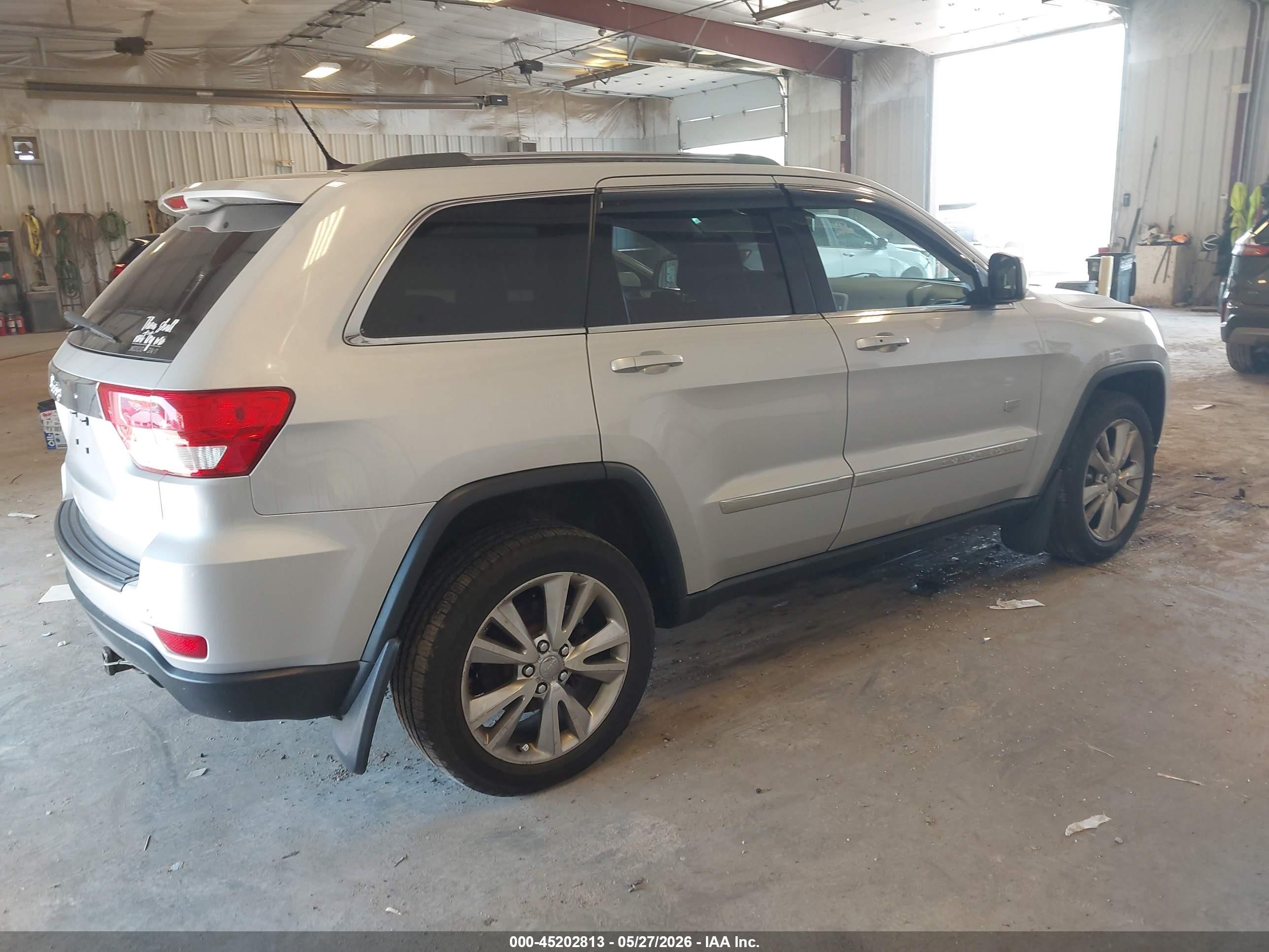 2011 Jeep Grand Cherokee Laredo Silver vin: 1J4RR4GG0BC678024