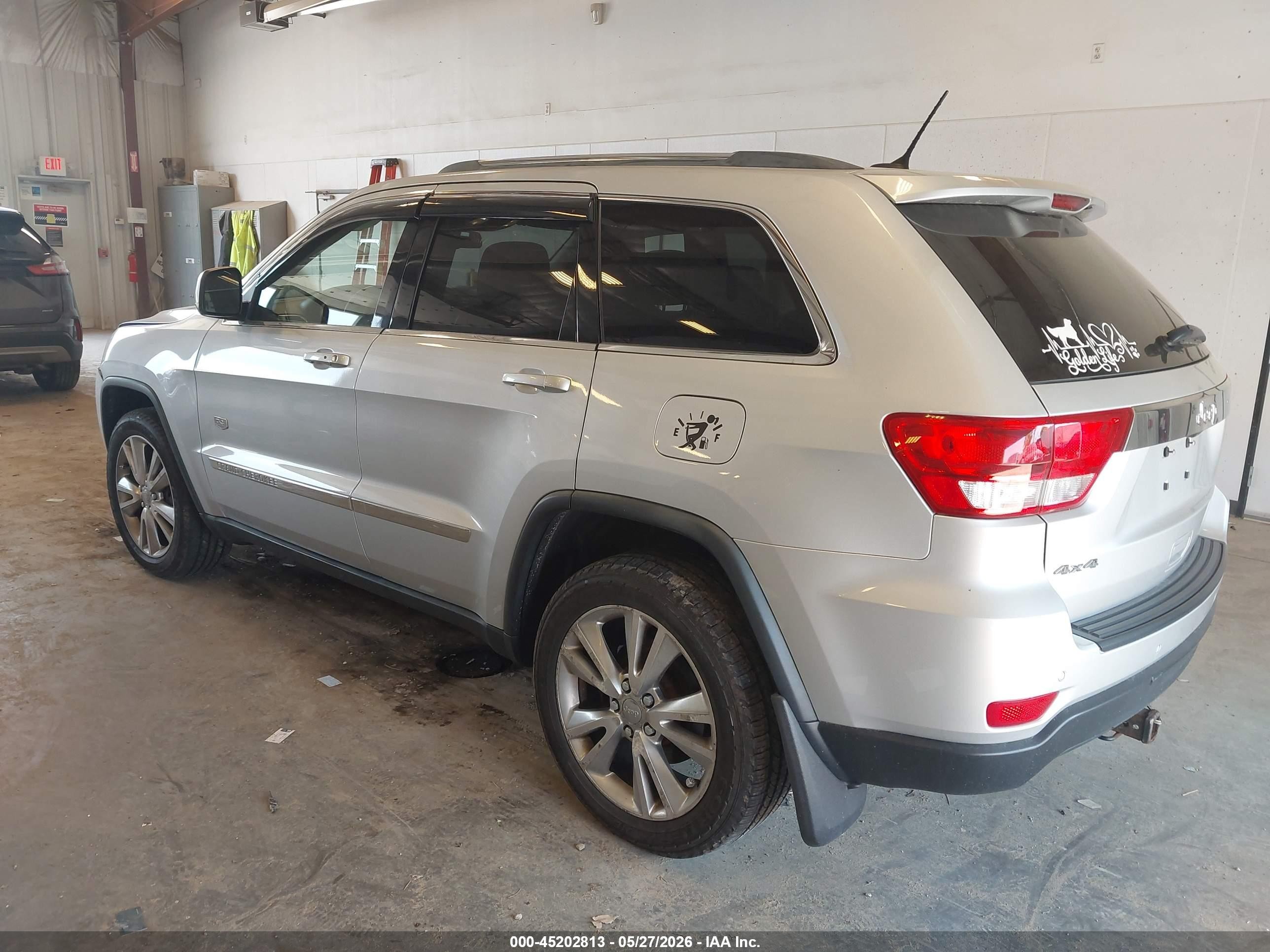 2011 Jeep Grand Cherokee Laredo Silver vin: 1J4RR4GG0BC678024