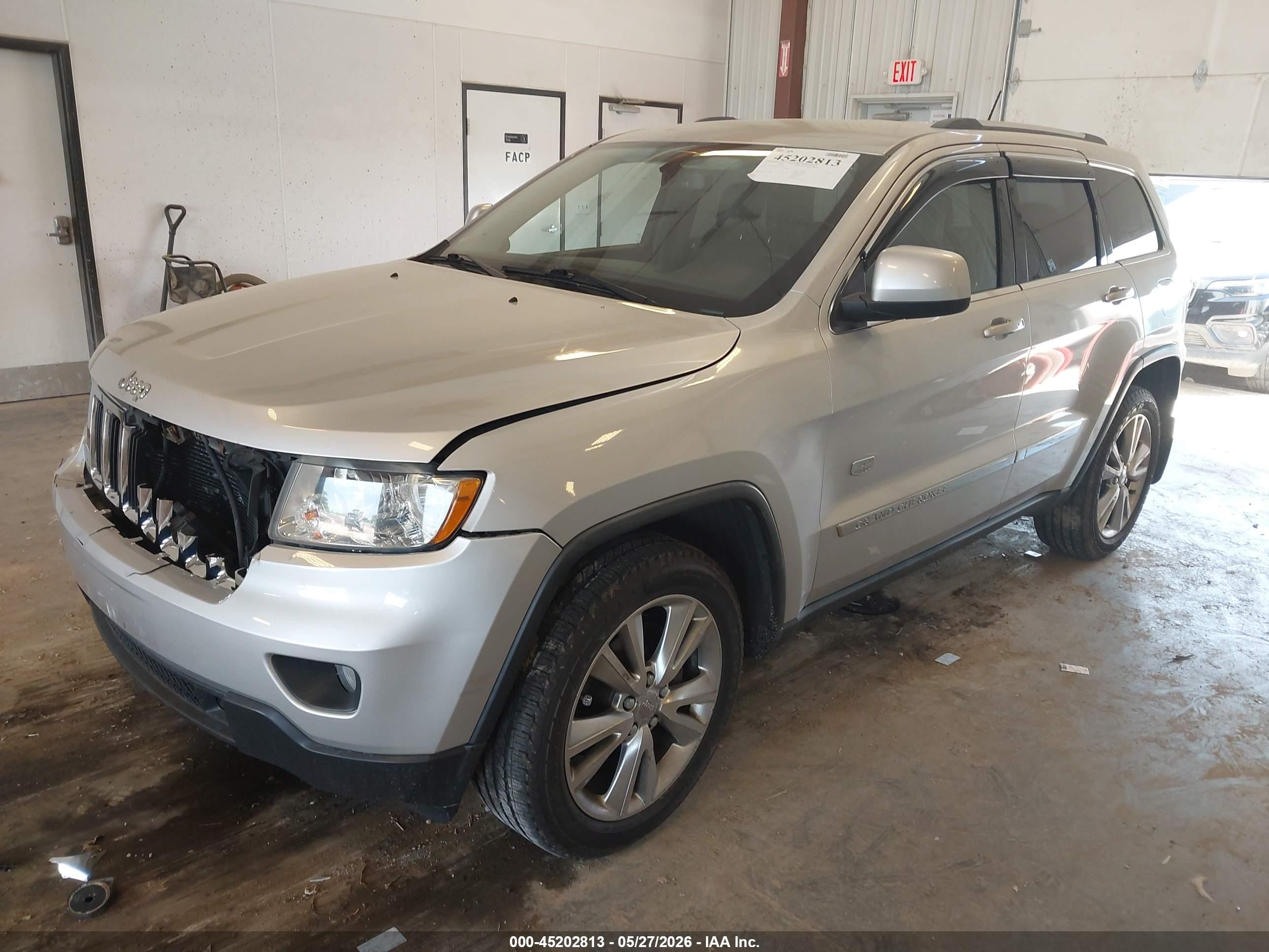 2011 Jeep Grand Cherokee Laredo Silver vin: 1J4RR4GG0BC678024