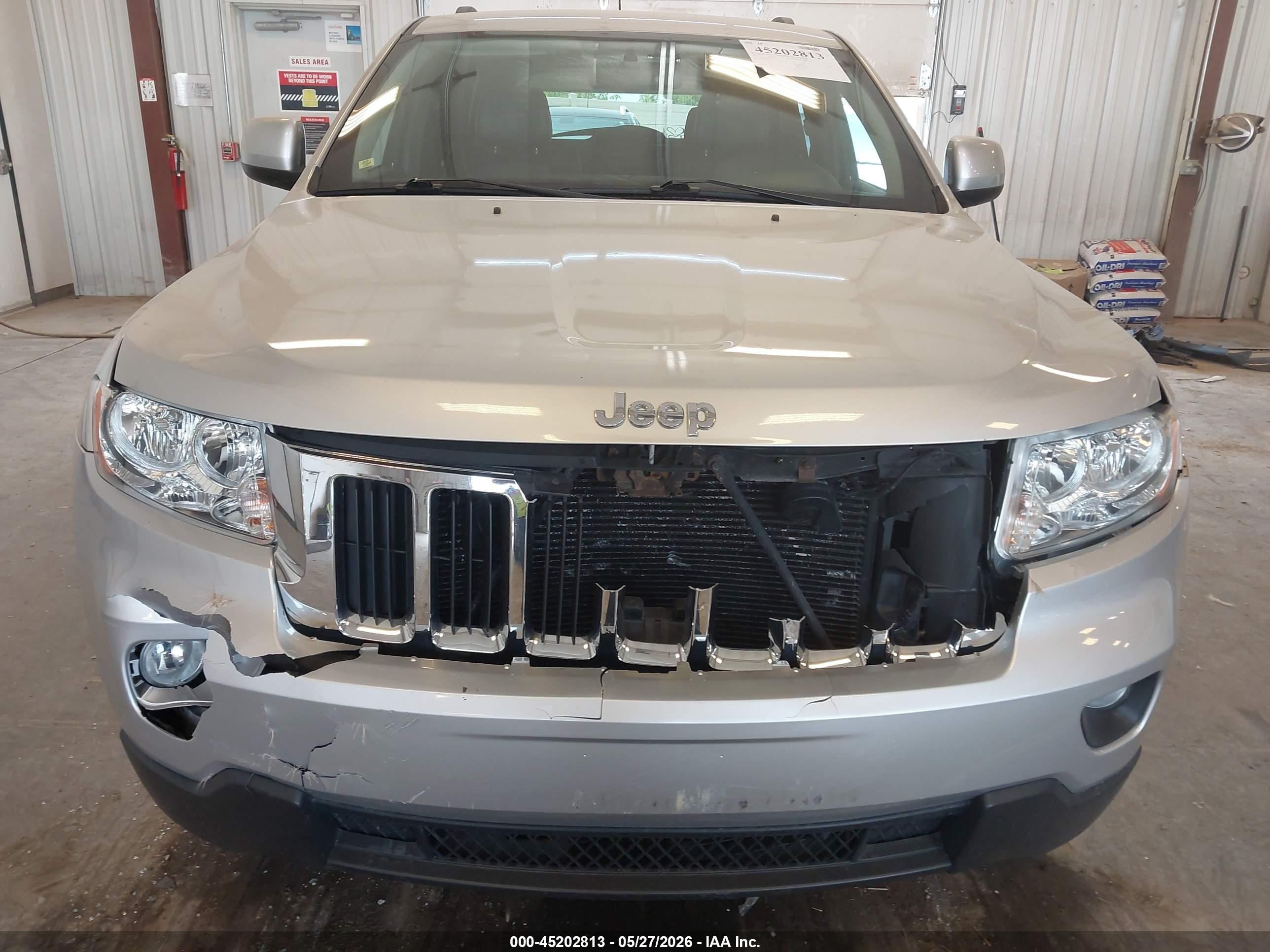 2011 Jeep Grand Cherokee Laredo Silver vin: 1J4RR4GG0BC678024