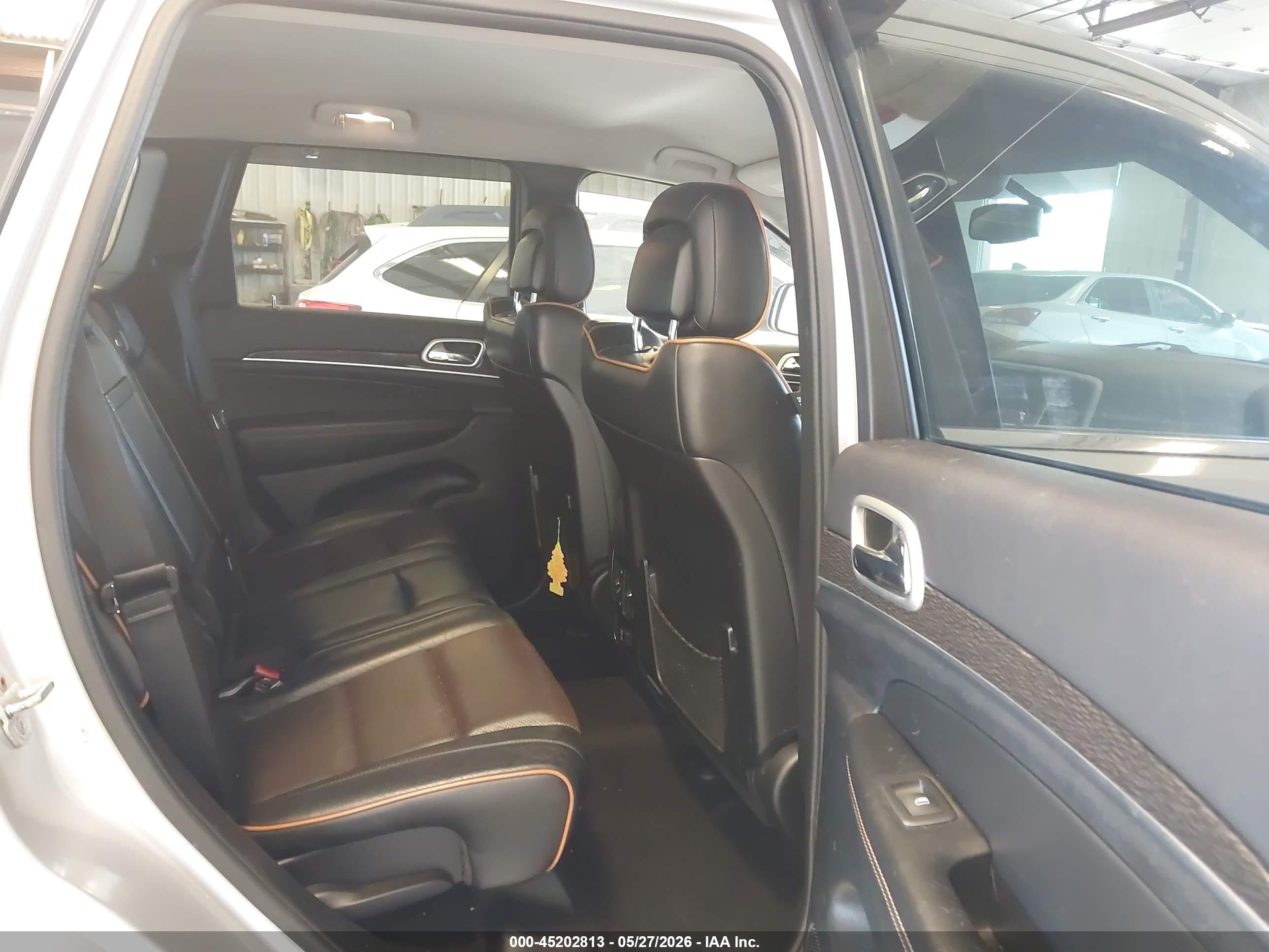 2011 Jeep Grand Cherokee Laredo Silver vin: 1J4RR4GG0BC678024