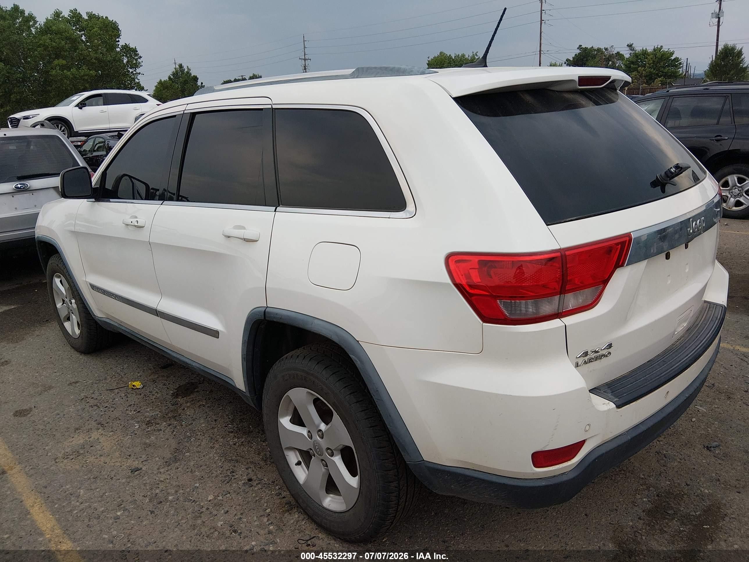 2011 Jeep Grand Cherokee Laredo Белый vin: 1J4RR4GG0BC703584