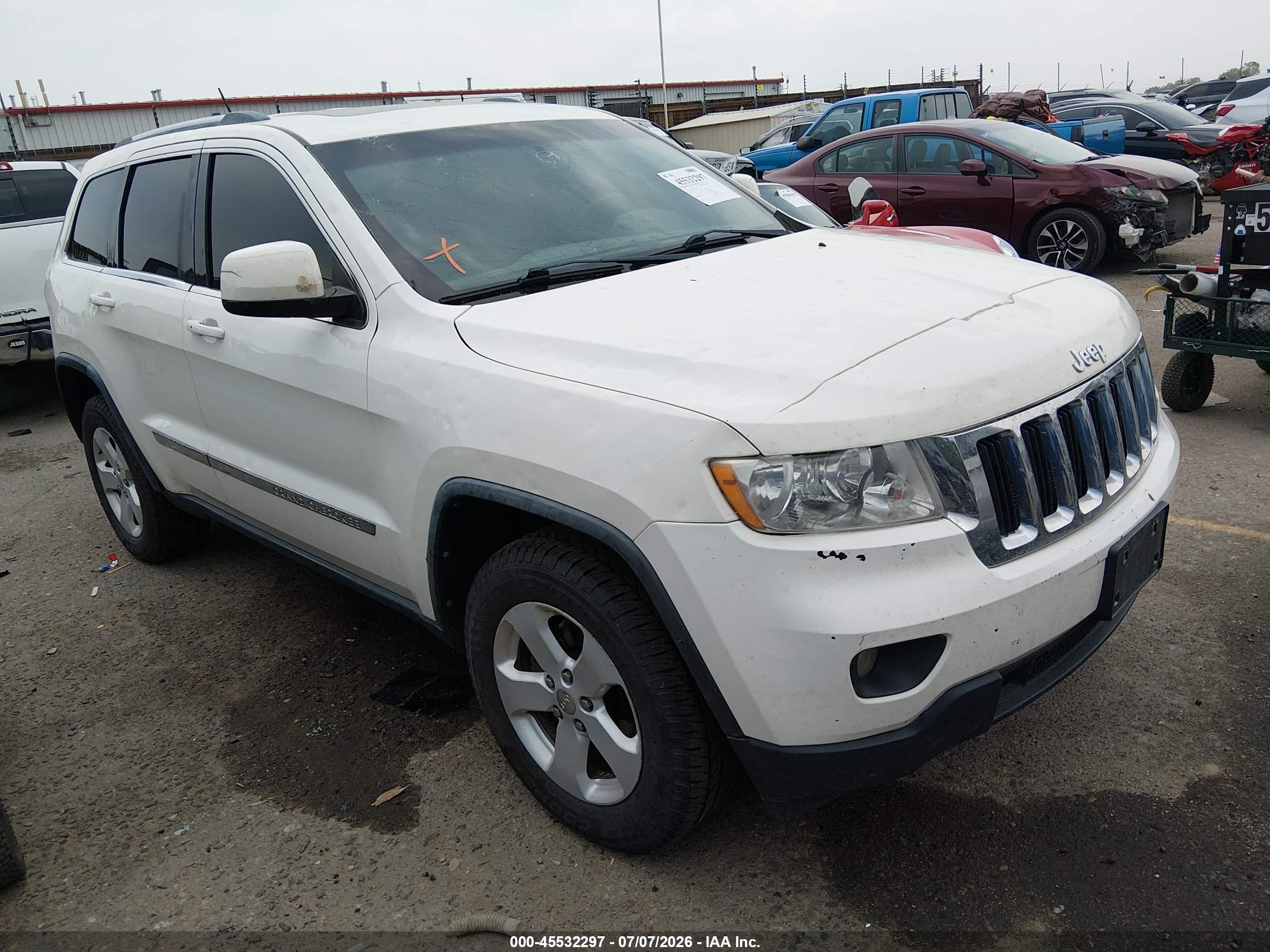 2011 Jeep Grand Cherokee Laredo White vin: 1J4RR4GG0BC703584