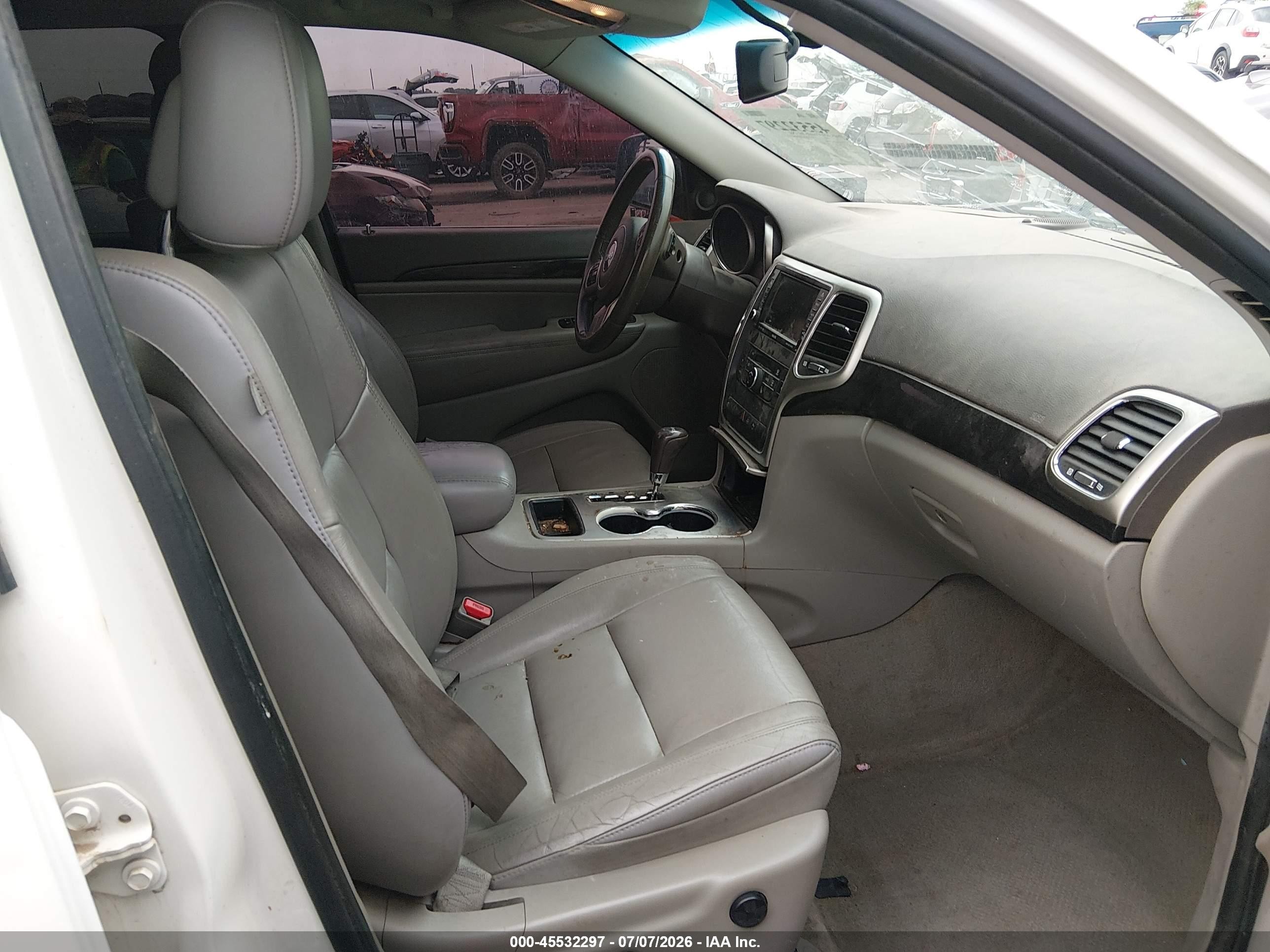 2011 Jeep Grand Cherokee Laredo Белый vin: 1J4RR4GG0BC703584