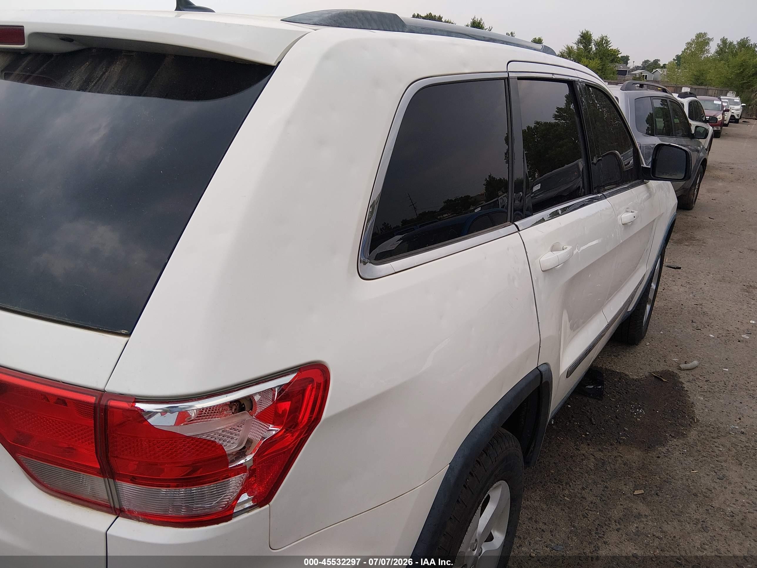 2011 Jeep Grand Cherokee Laredo Белый vin: 1J4RR4GG0BC703584