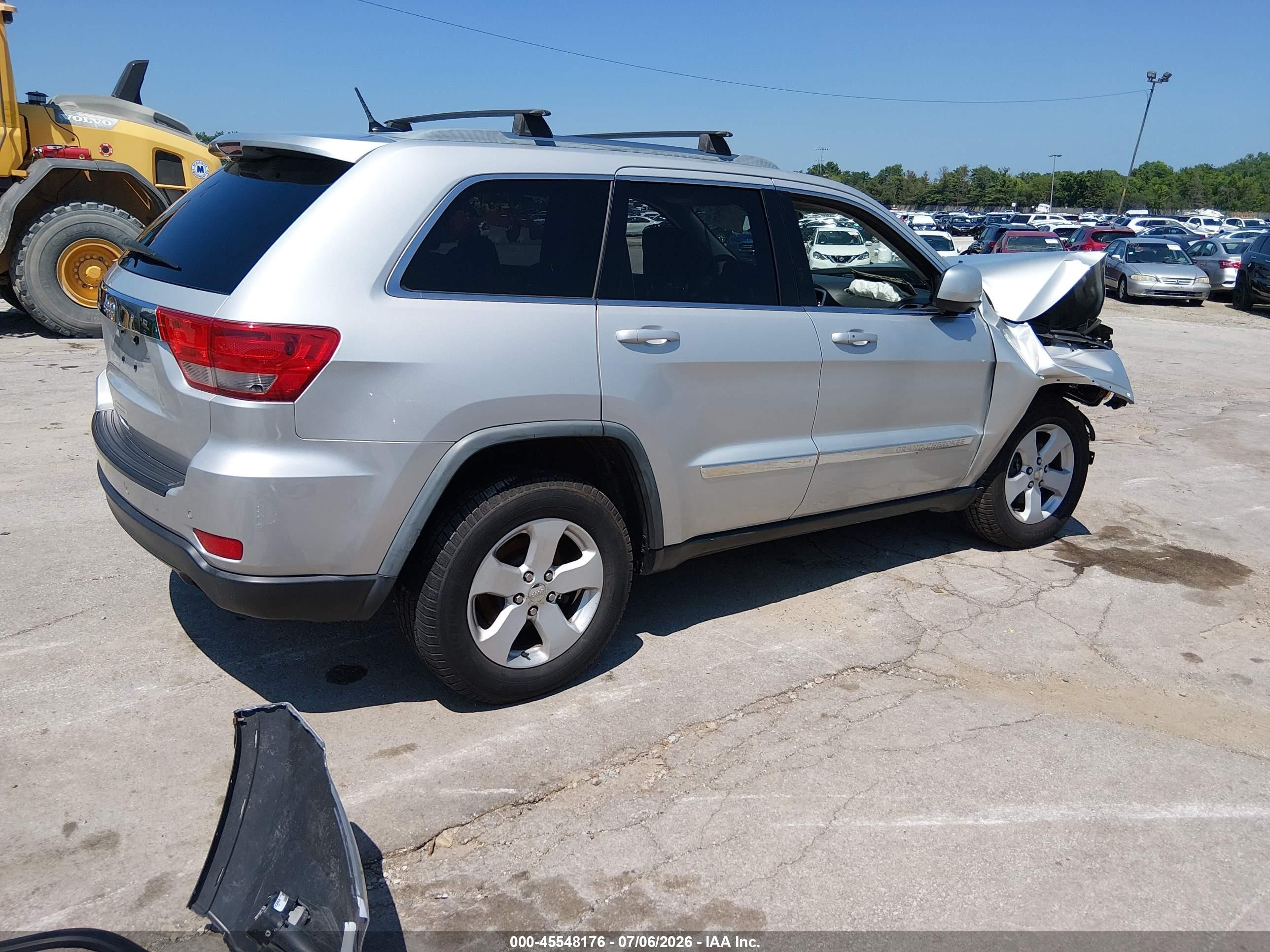 2011 Jeep Grand Cherokee Laredo Silver vin: 1J4RR4GG0BC731577