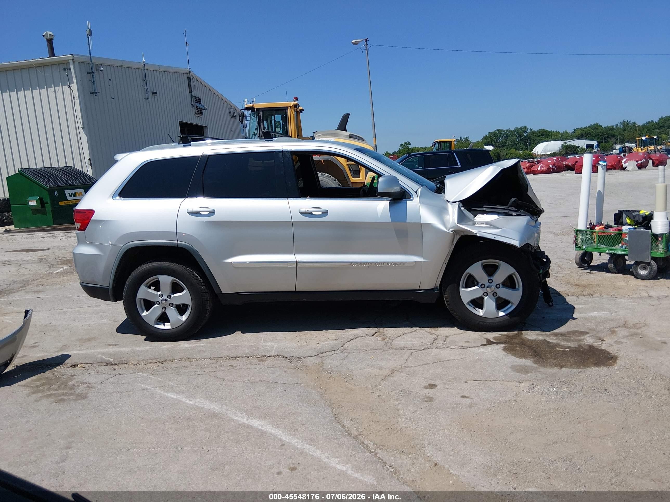 2011 Jeep Grand Cherokee Laredo Silver vin: 1J4RR4GG0BC731577