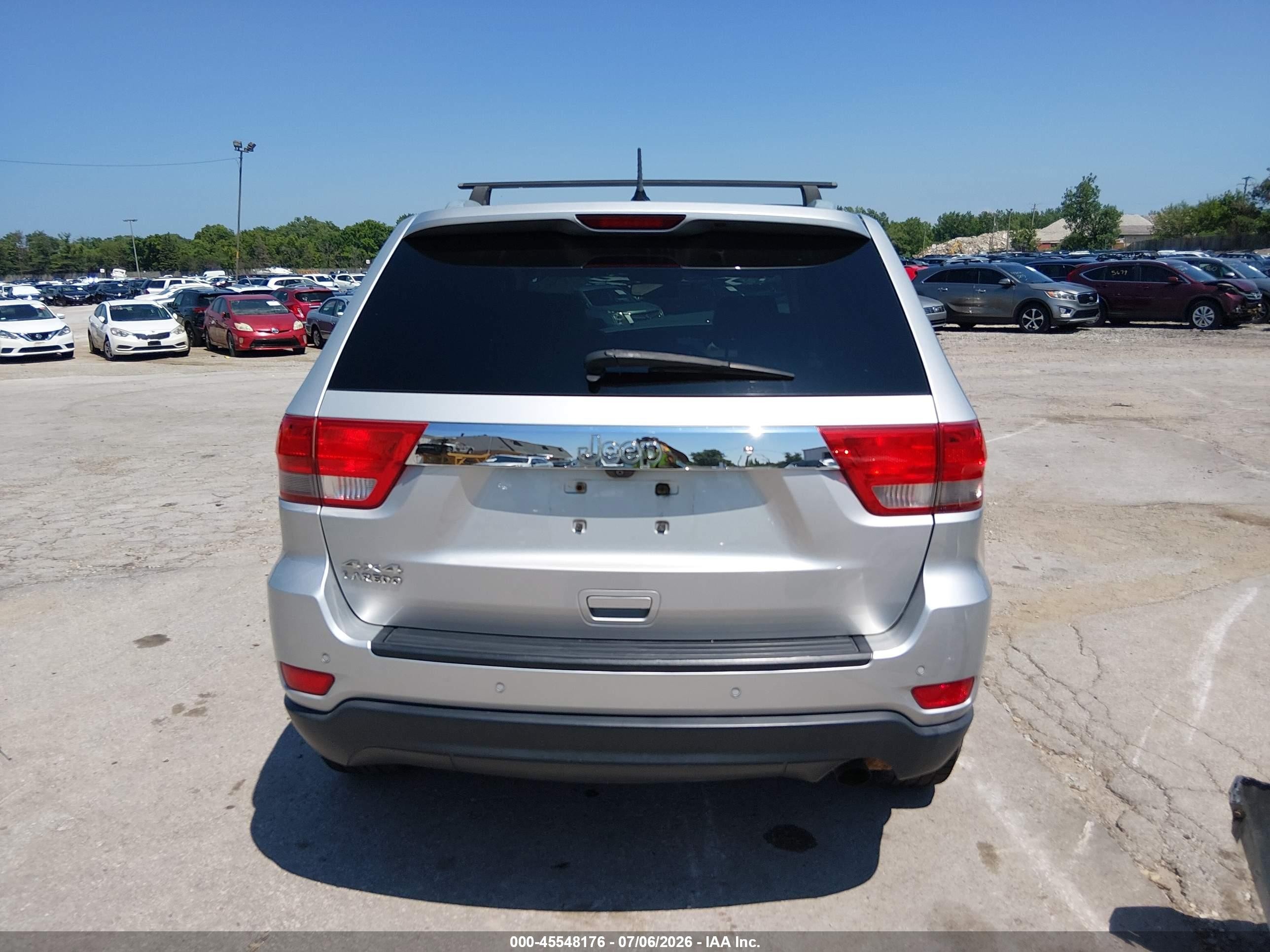 2011 Jeep Grand Cherokee Laredo Silver vin: 1J4RR4GG0BC731577