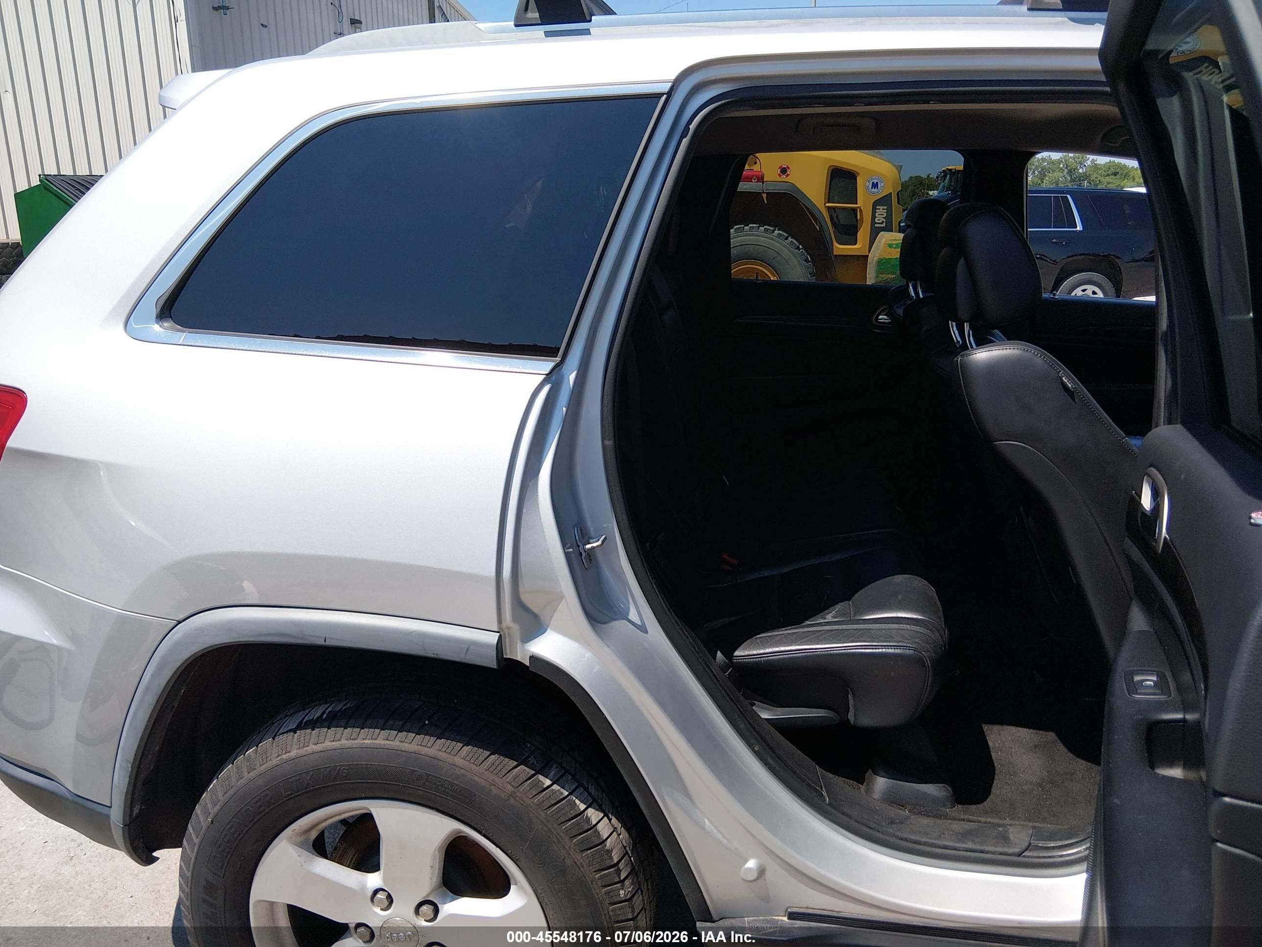 2011 Jeep Grand Cherokee Laredo Silver vin: 1J4RR4GG0BC731577